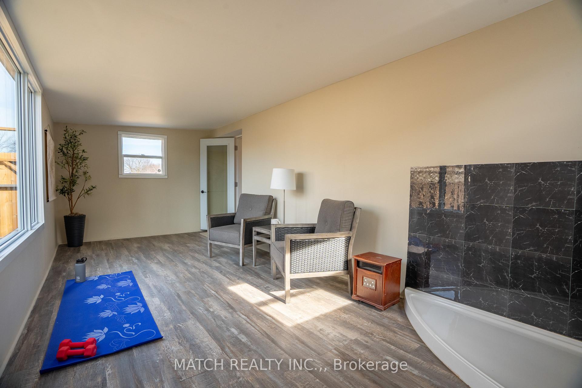 Photo 10 of 72 Randolf Crescent, Chatham-Kent, Chatham — HOMEH