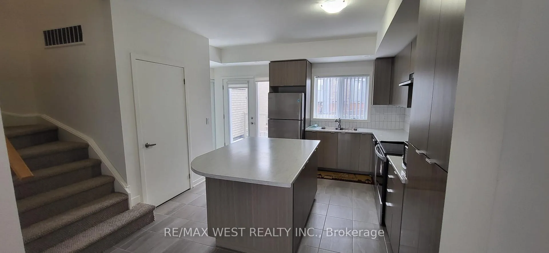Photo 2 of Unit 606, 1525 Kingston Road, Pickering, Town Centre — HOMEH