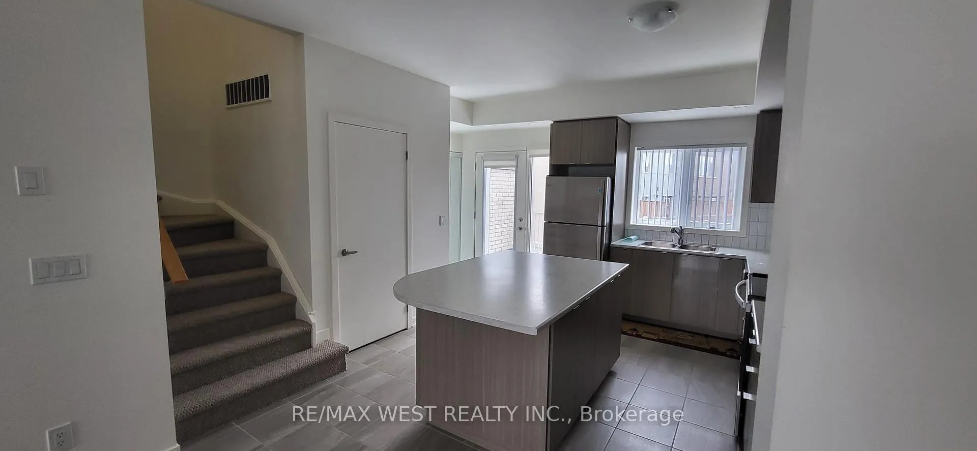 Photo 3 of Unit 606, 1525 Kingston Road, Pickering, Town Centre — HOMEH