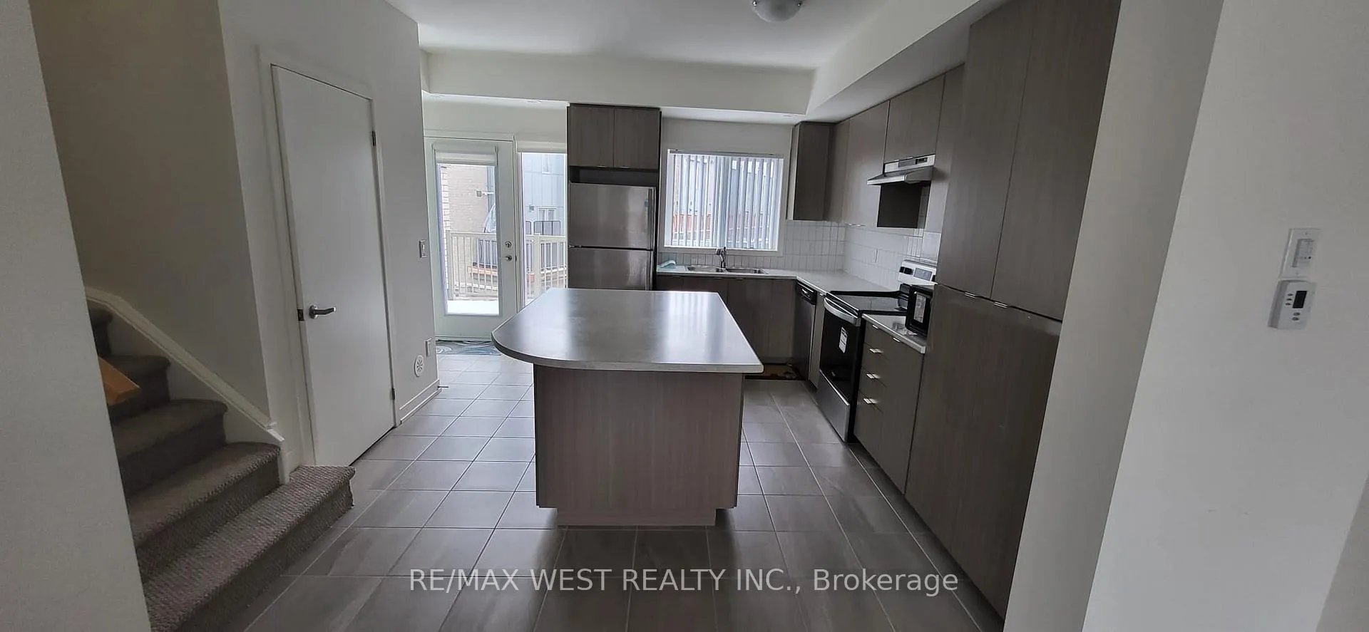 Photo 7 of Unit 606, 1525 Kingston Road, Pickering, Town Centre — HOMEH
