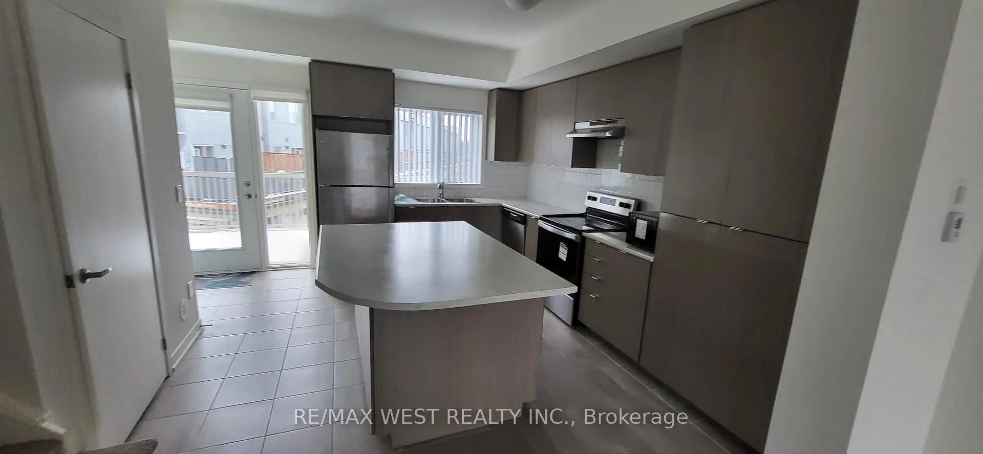Photo 8 of Unit 606, 1525 Kingston Road, Pickering, Town Centre — HOMEH