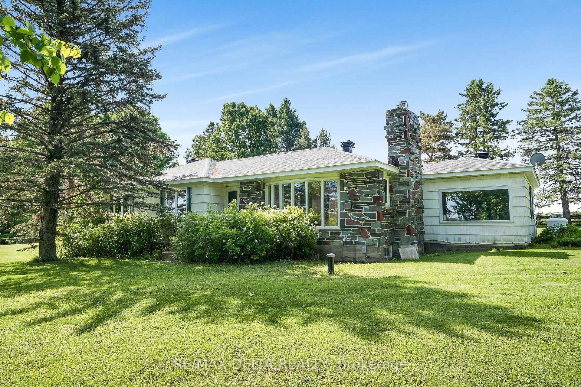 Front of 3730 County Rd 10