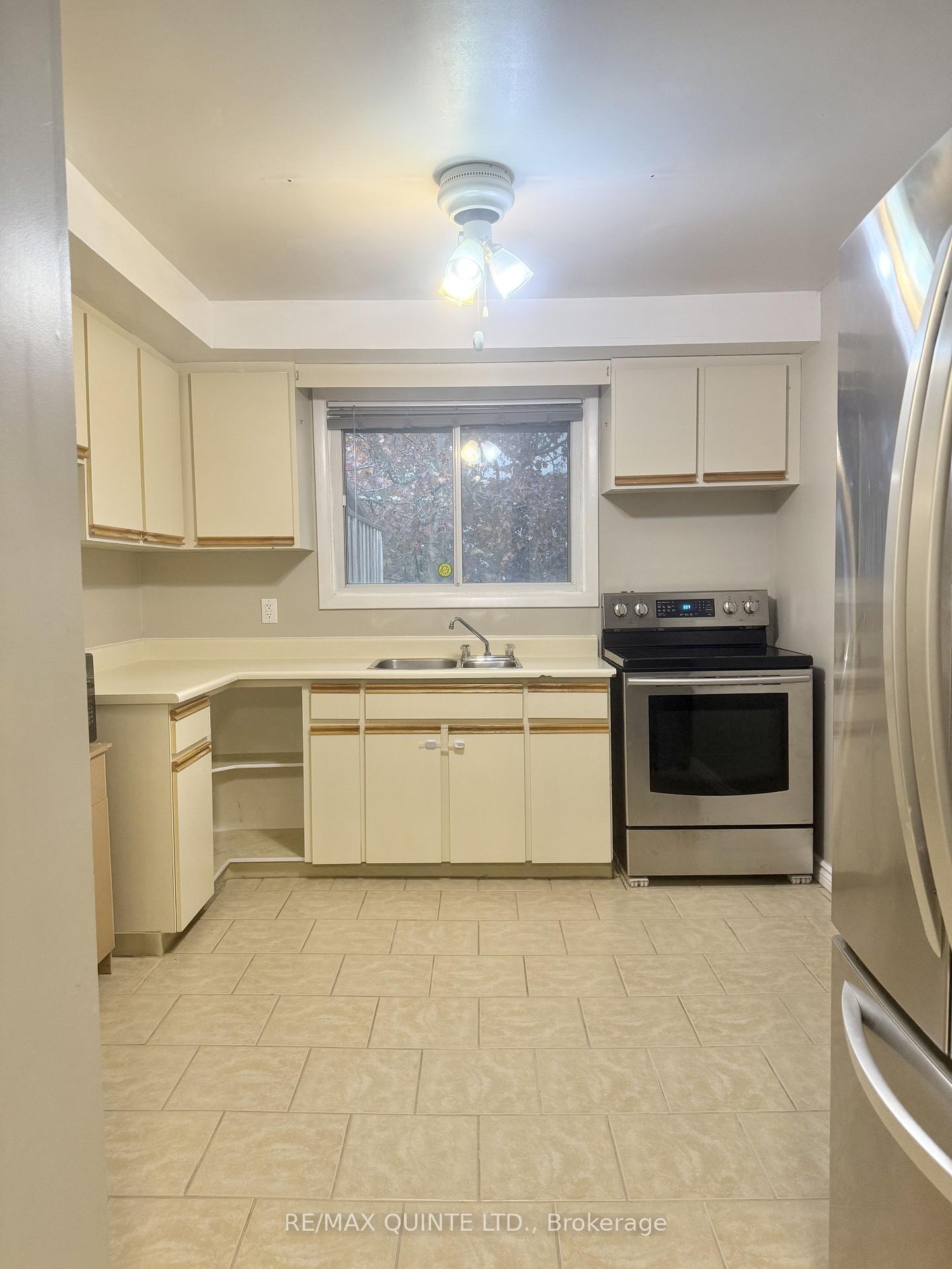 Photo 5 of Unit 24, 52 O'Hare Street, Belleville, Belleville Ward — HOMEH