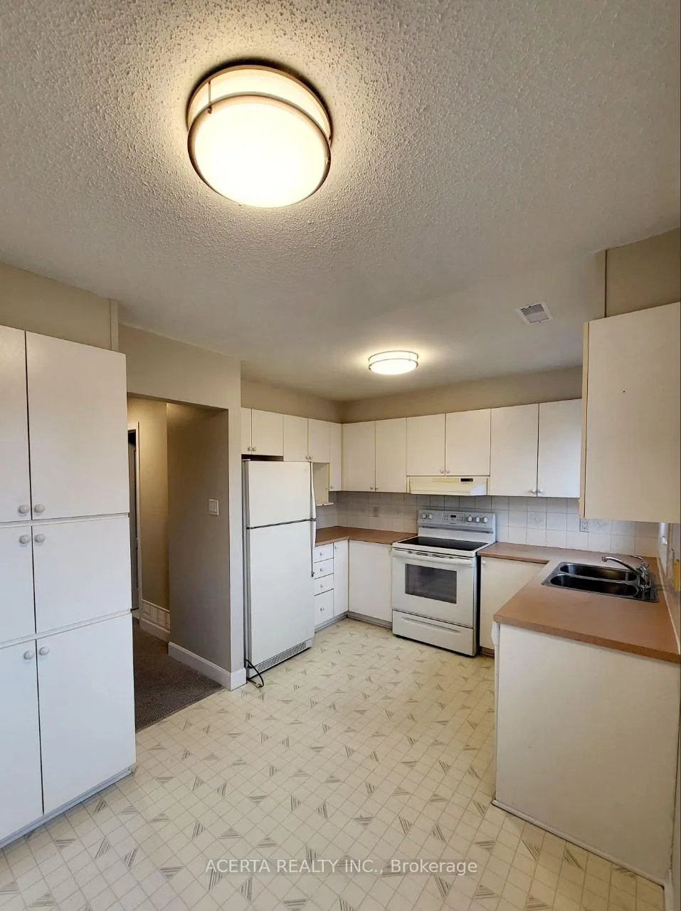 Photo 5 of 6245 Tealwood Place, Ottawa, Chapel Hill — HOMEH