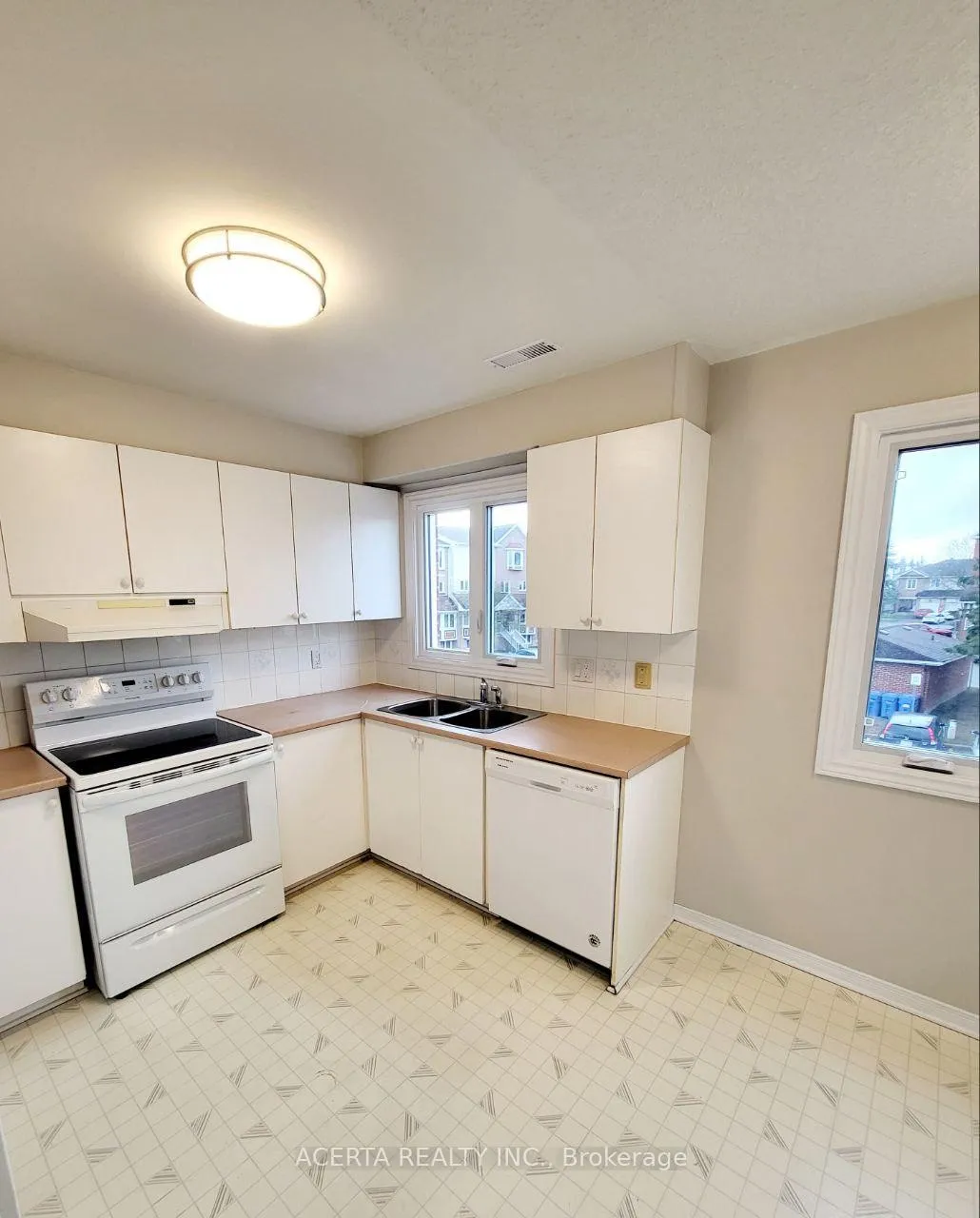 Photo 7 of 6245 Tealwood Place, Ottawa, Chapel Hill — HOMEH