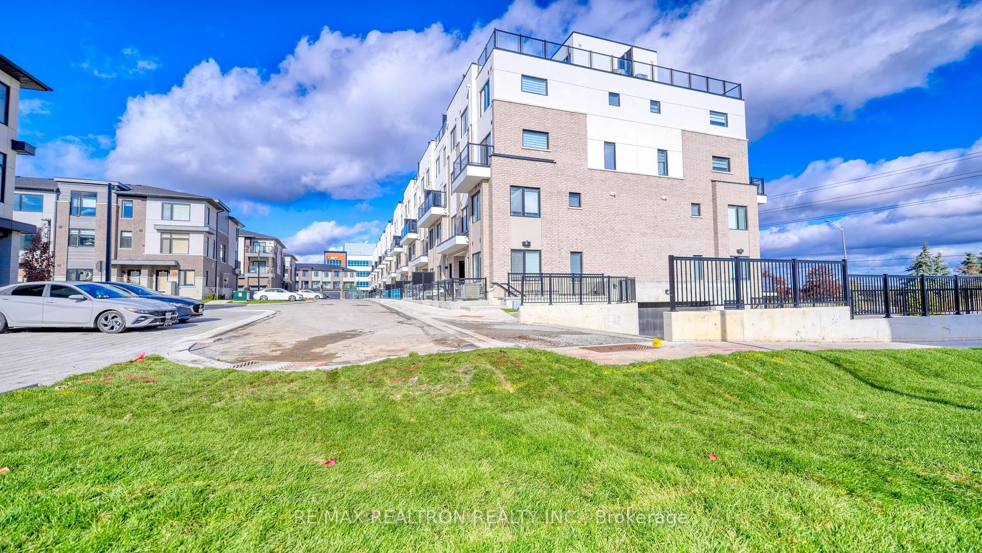 Front of Unit 324, 1695 Dersan Street