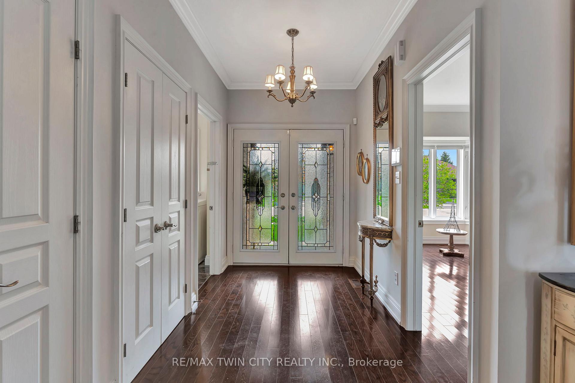 Photo 5 of 32 Cobblestone Drive, Brant, Paris — HOMEH