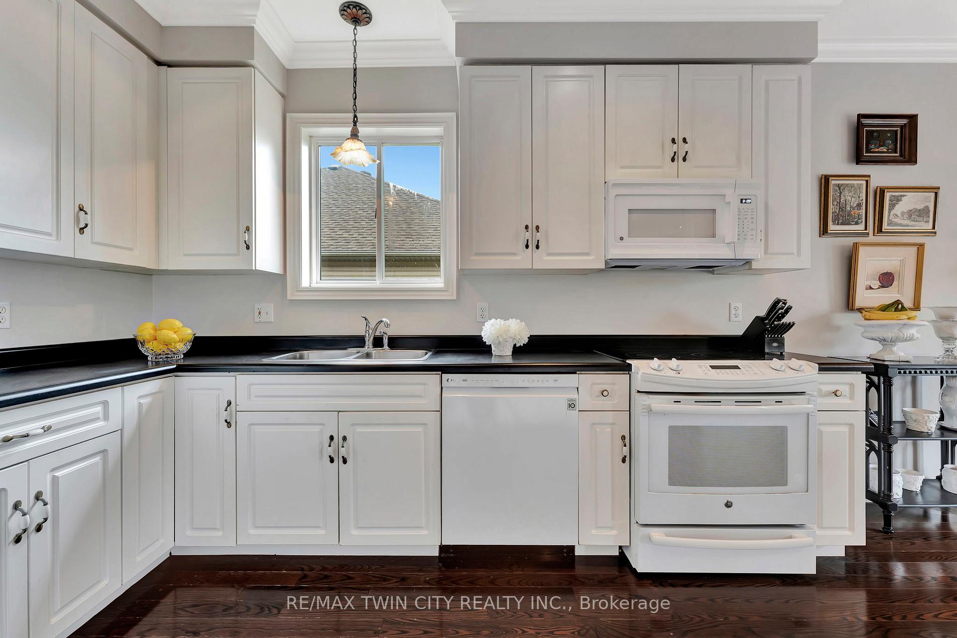 Photo 18 of 32 Cobblestone Drive, Brant, Paris — HOMEH