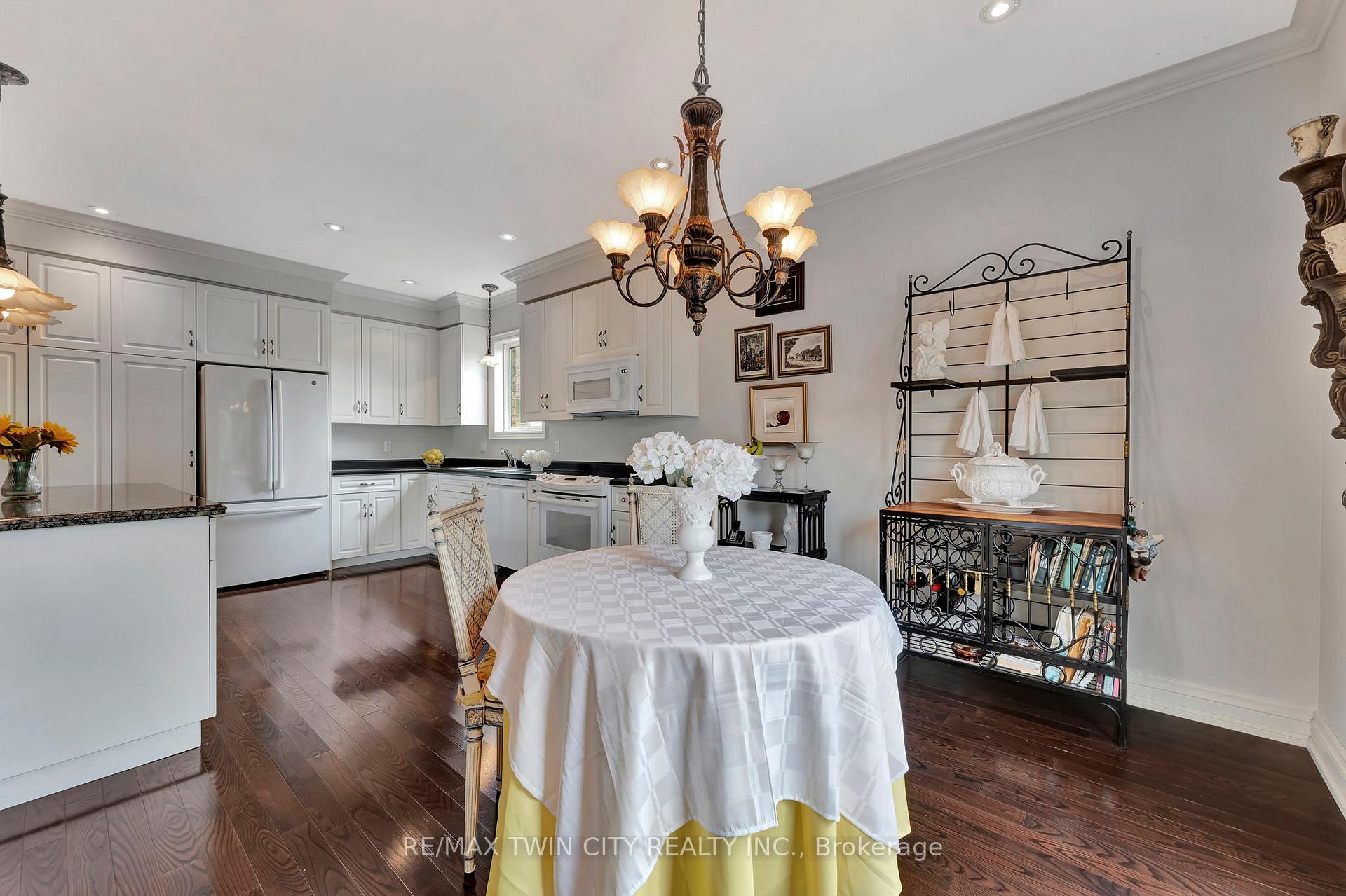 Photo 22 of 32 Cobblestone Drive, Brant, Paris — HOMEH