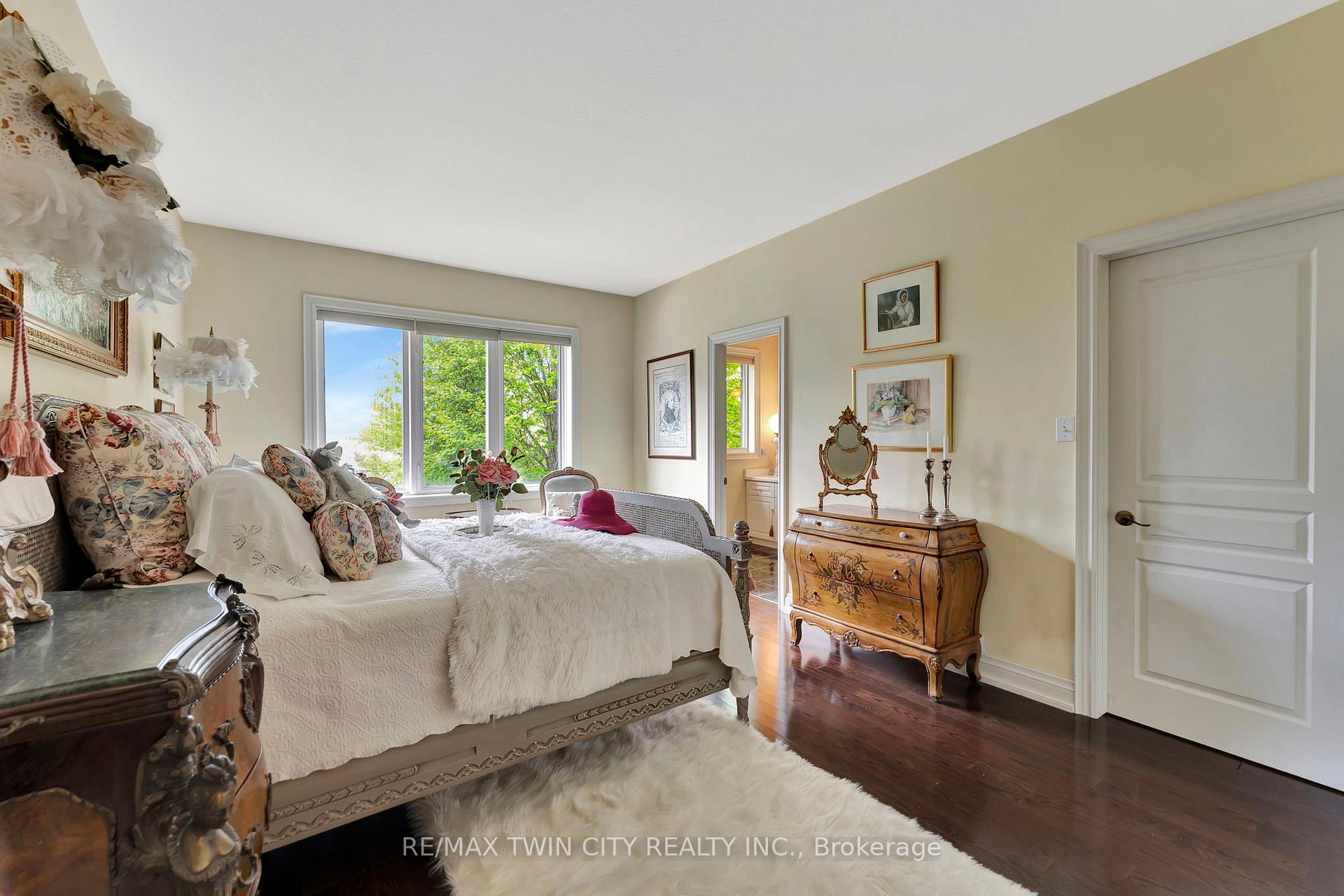 Photo 25 of 32 Cobblestone Drive, Brant, Paris — HOMEH