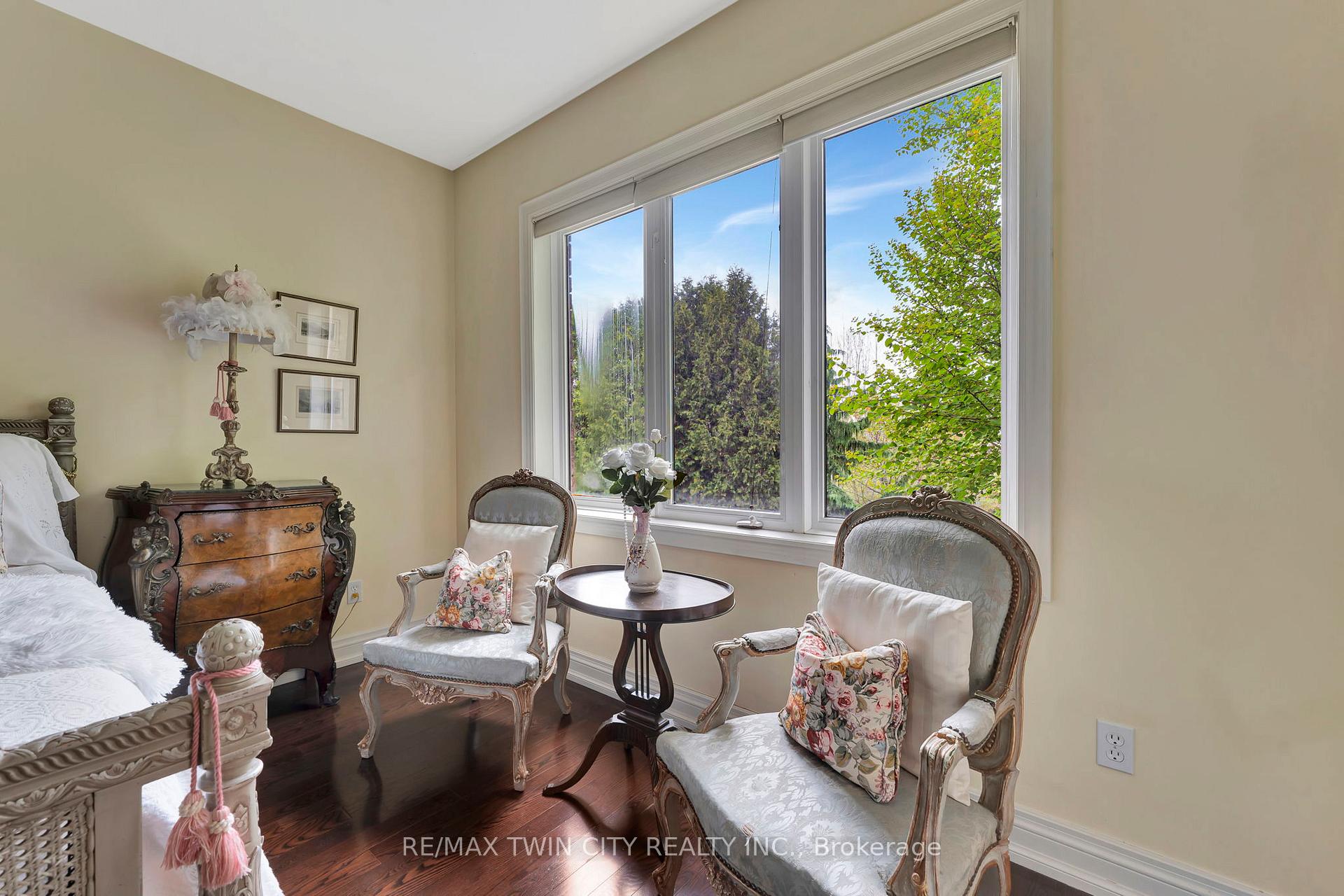 Photo 26 of 32 Cobblestone Drive, Brant, Paris — HOMEH