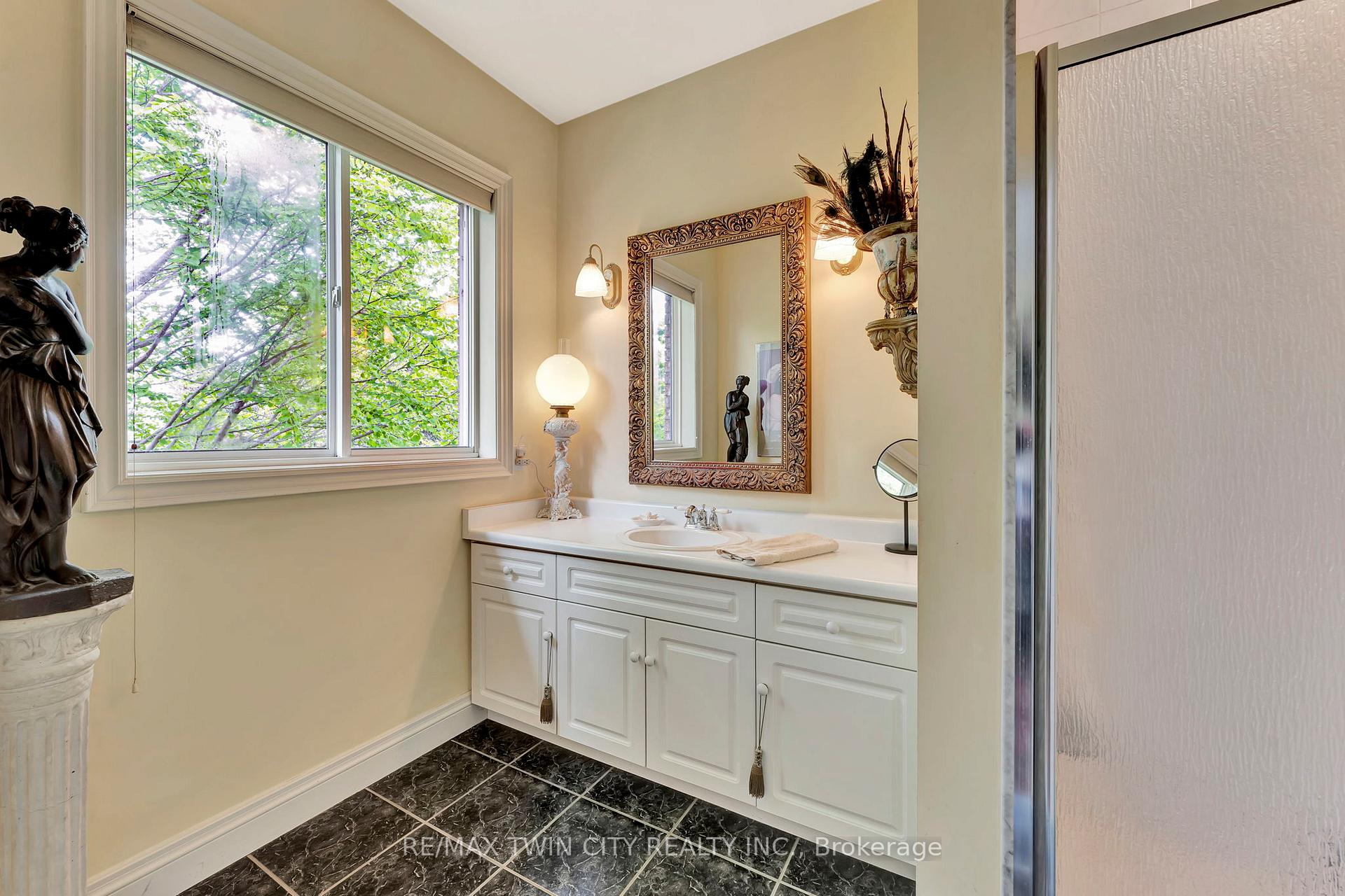 Photo 28 of 32 Cobblestone Drive, Brant, Paris — HOMEH