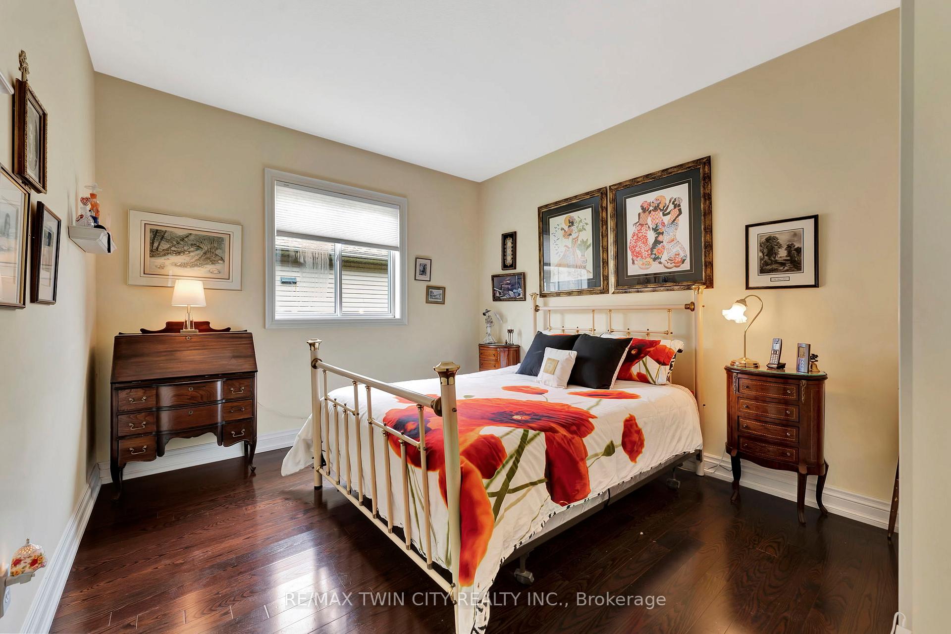 Photo 29 of 32 Cobblestone Drive, Brant, Paris — HOMEH