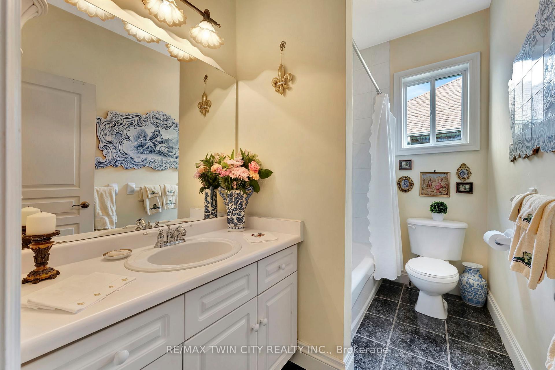 Photo 30 of 32 Cobblestone Drive, Brant, Paris — HOMEH