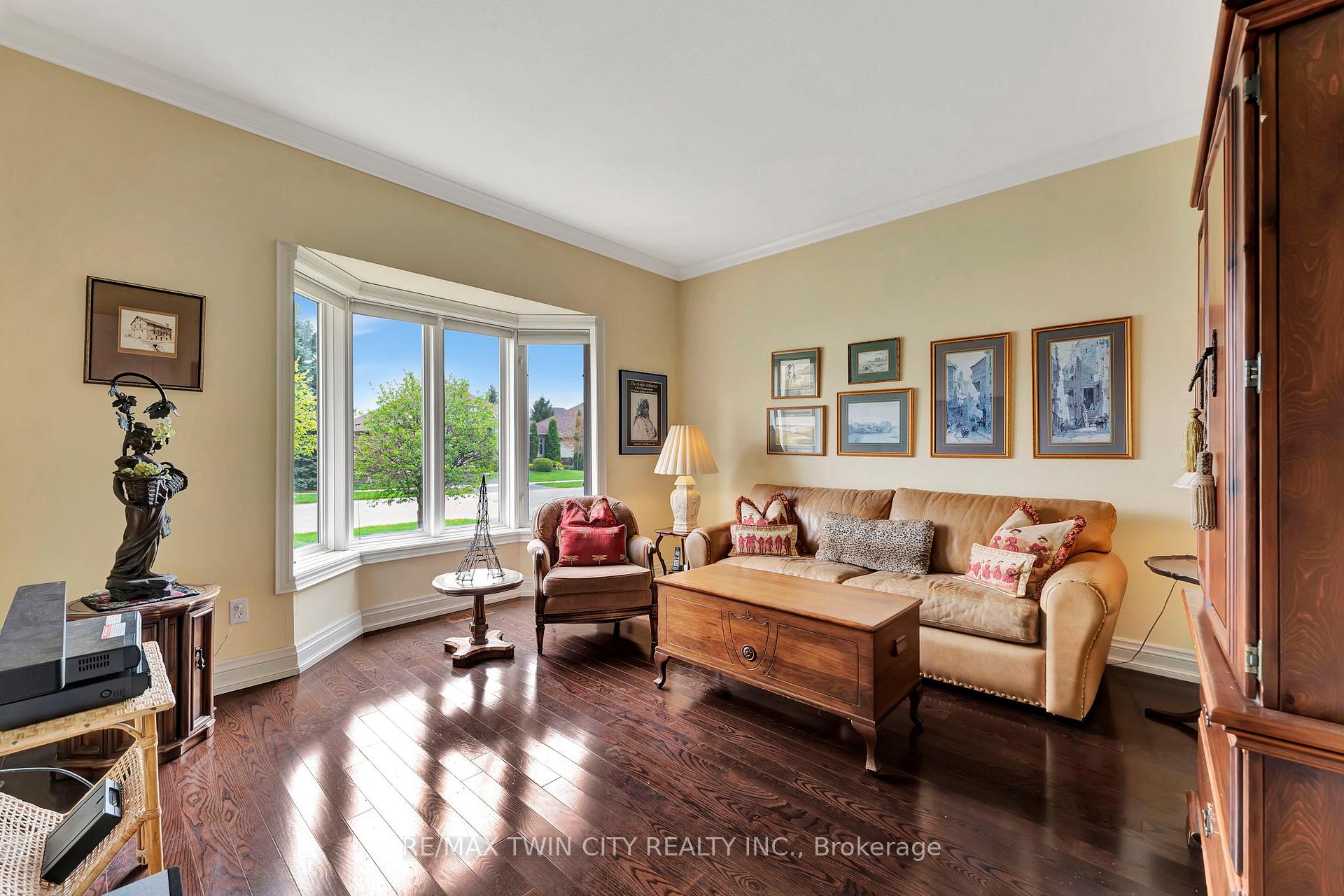 Photo 31 of 32 Cobblestone Drive, Brant, Paris — HOMEH