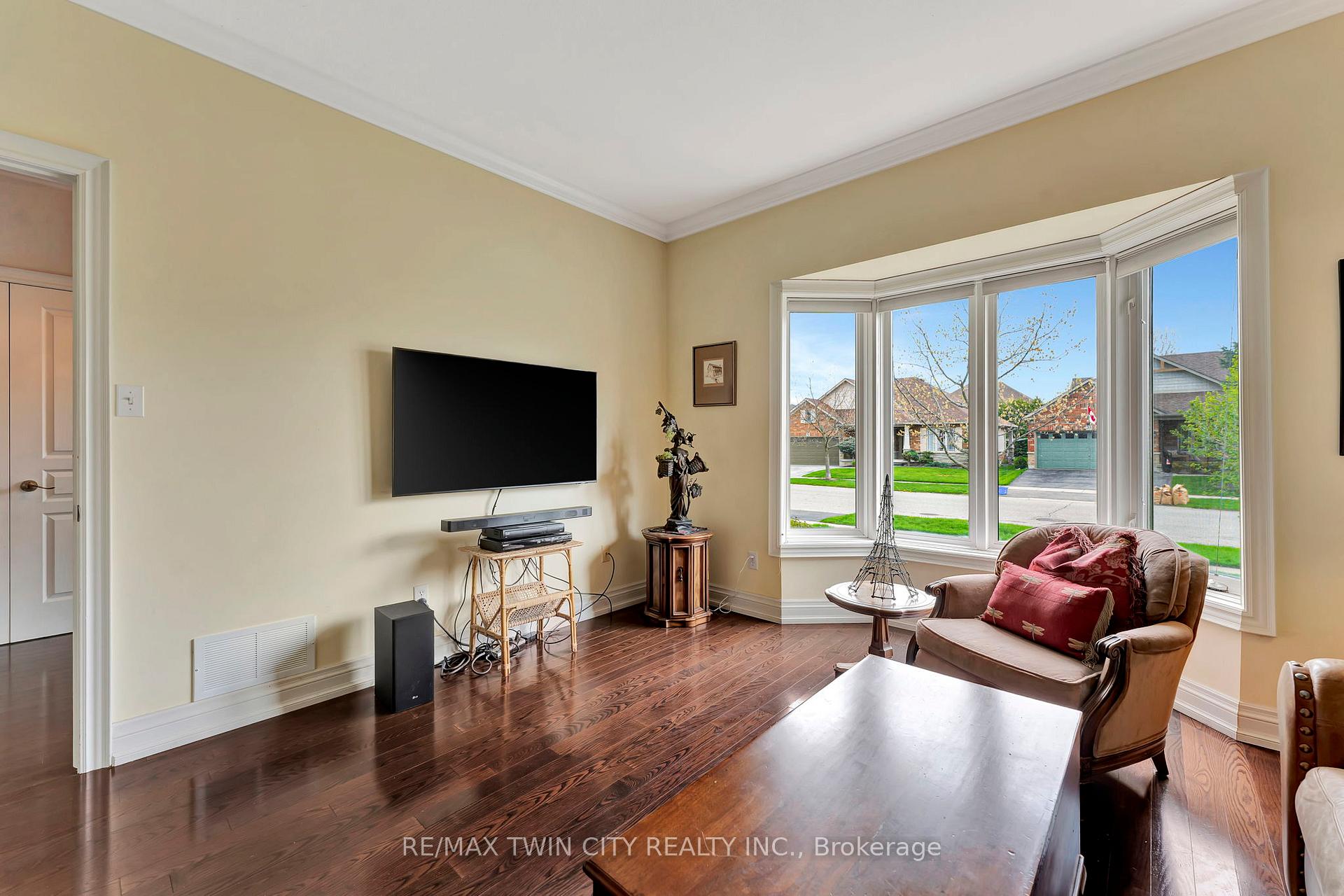 Photo 32 of 32 Cobblestone Drive, Brant, Paris — HOMEH