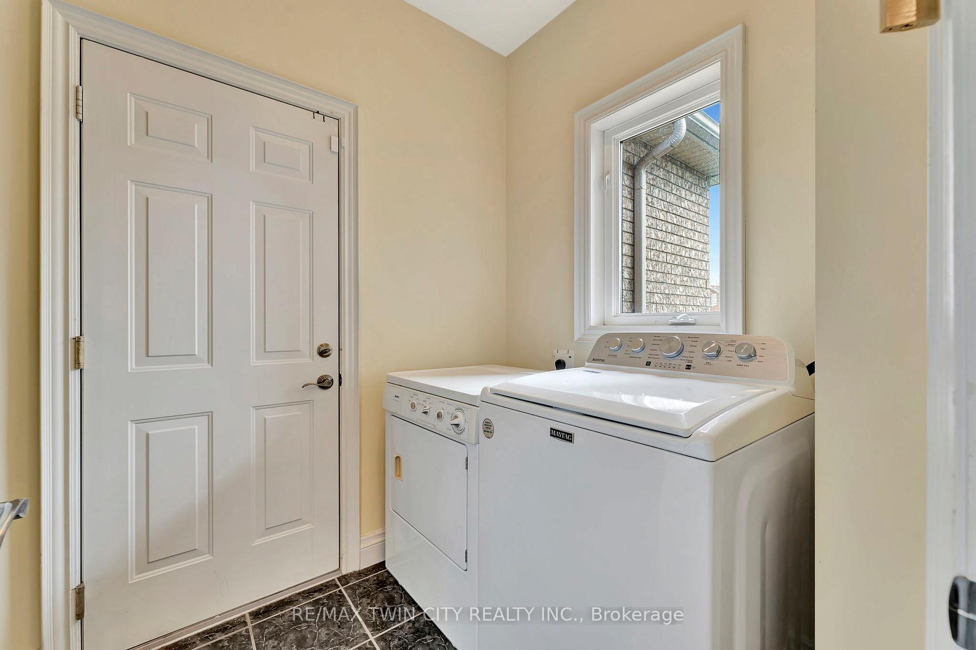 Photo 33 of 32 Cobblestone Drive, Brant, Paris — HOMEH