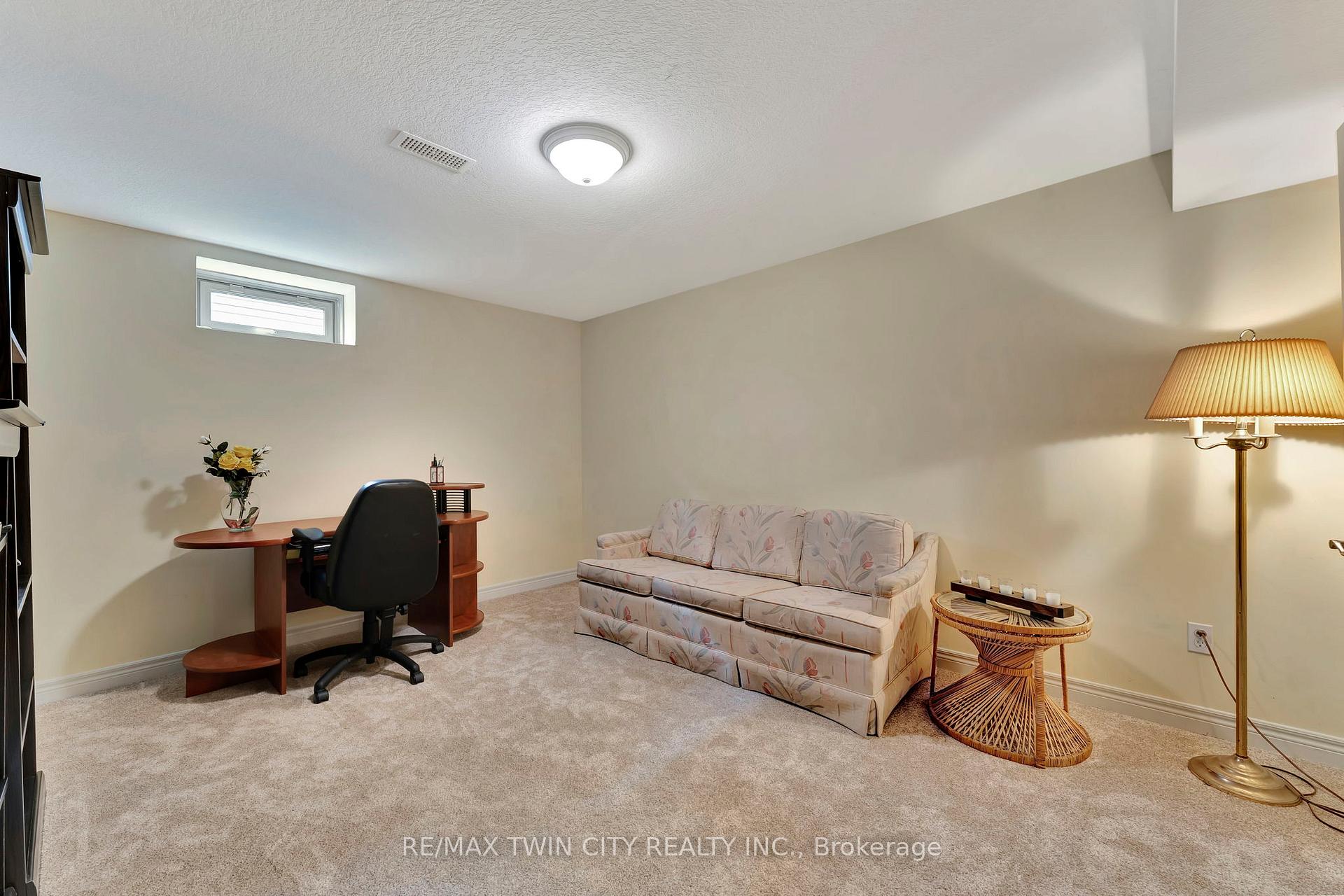 Photo 37 of 32 Cobblestone Drive, Brant, Paris — HOMEH