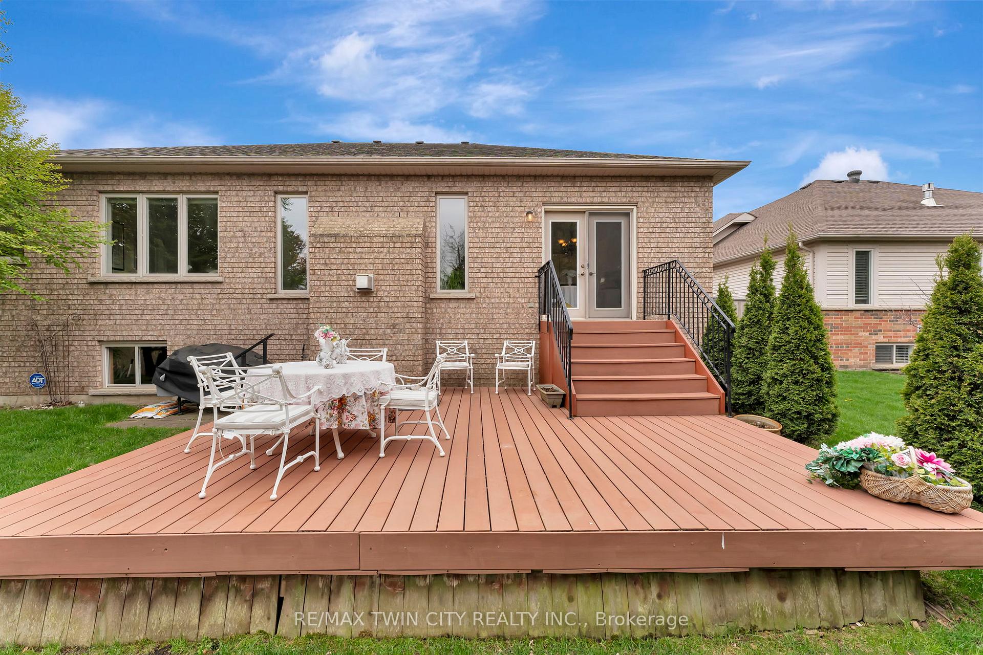 Photo 39 of 32 Cobblestone Drive, Brant, Paris — HOMEH