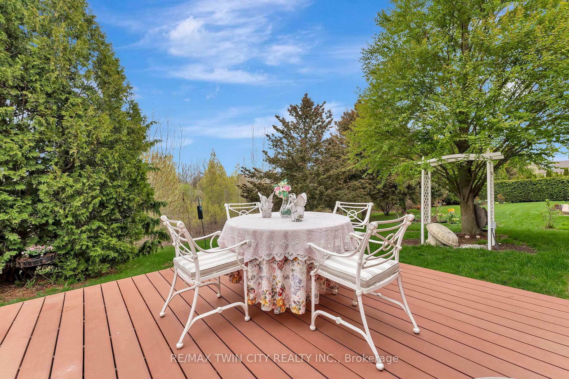 Photo 41 of 32 Cobblestone Drive, Brant, Paris — HOMEH