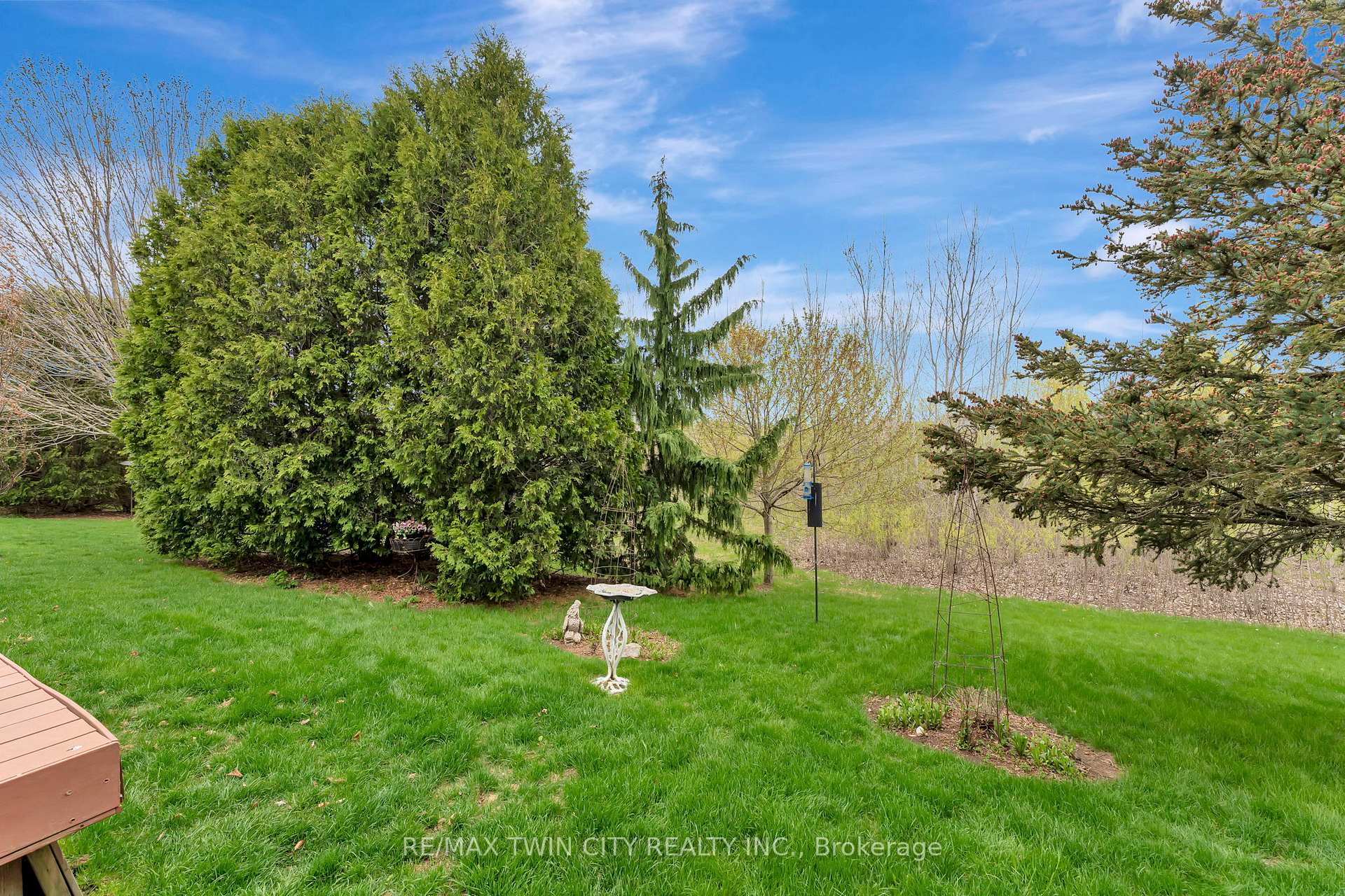 Photo 42 of 32 Cobblestone Drive, Brant, Paris — HOMEH