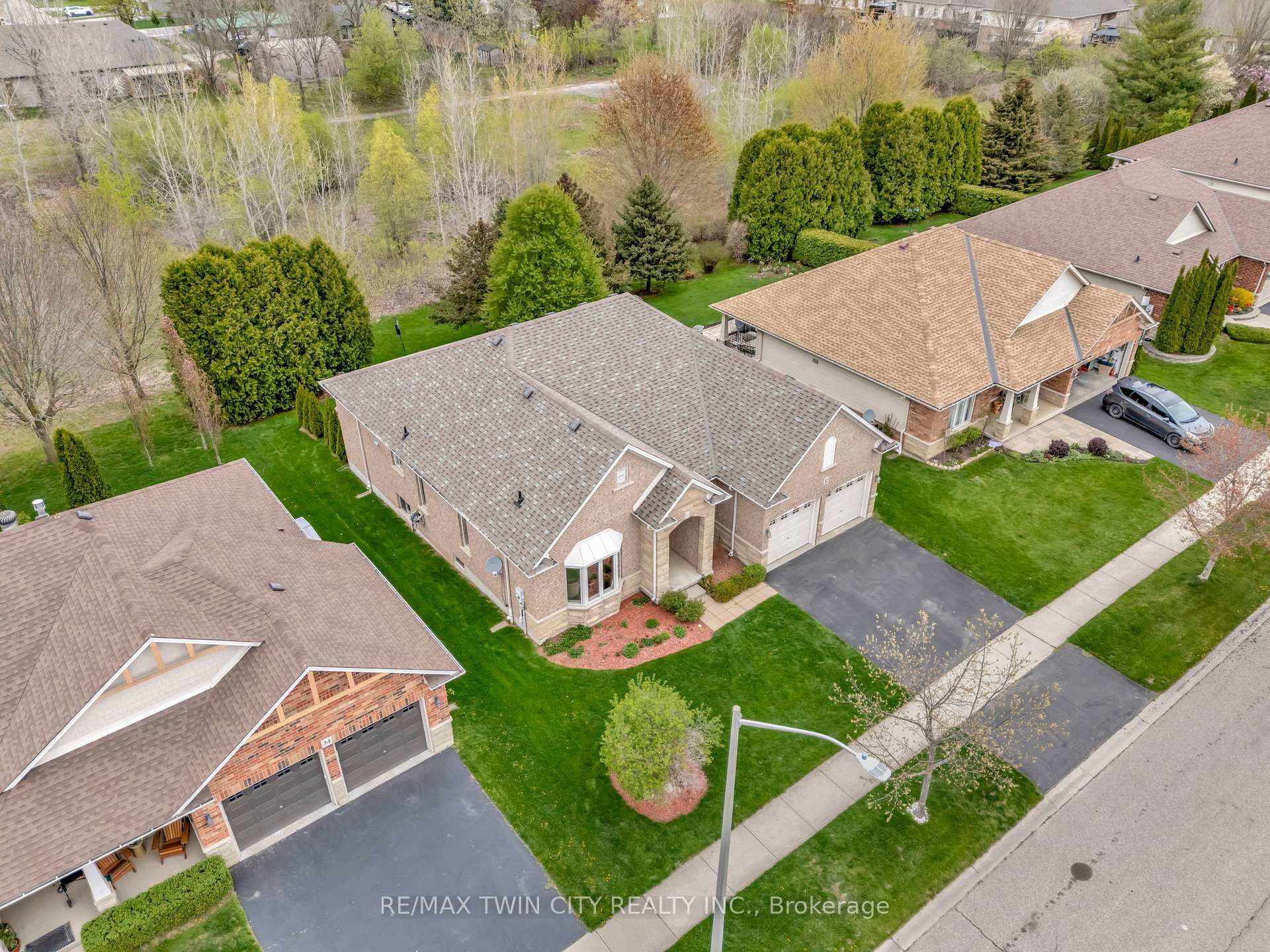 Photo 43 of 32 Cobblestone Drive, Brant, Paris — HOMEH
