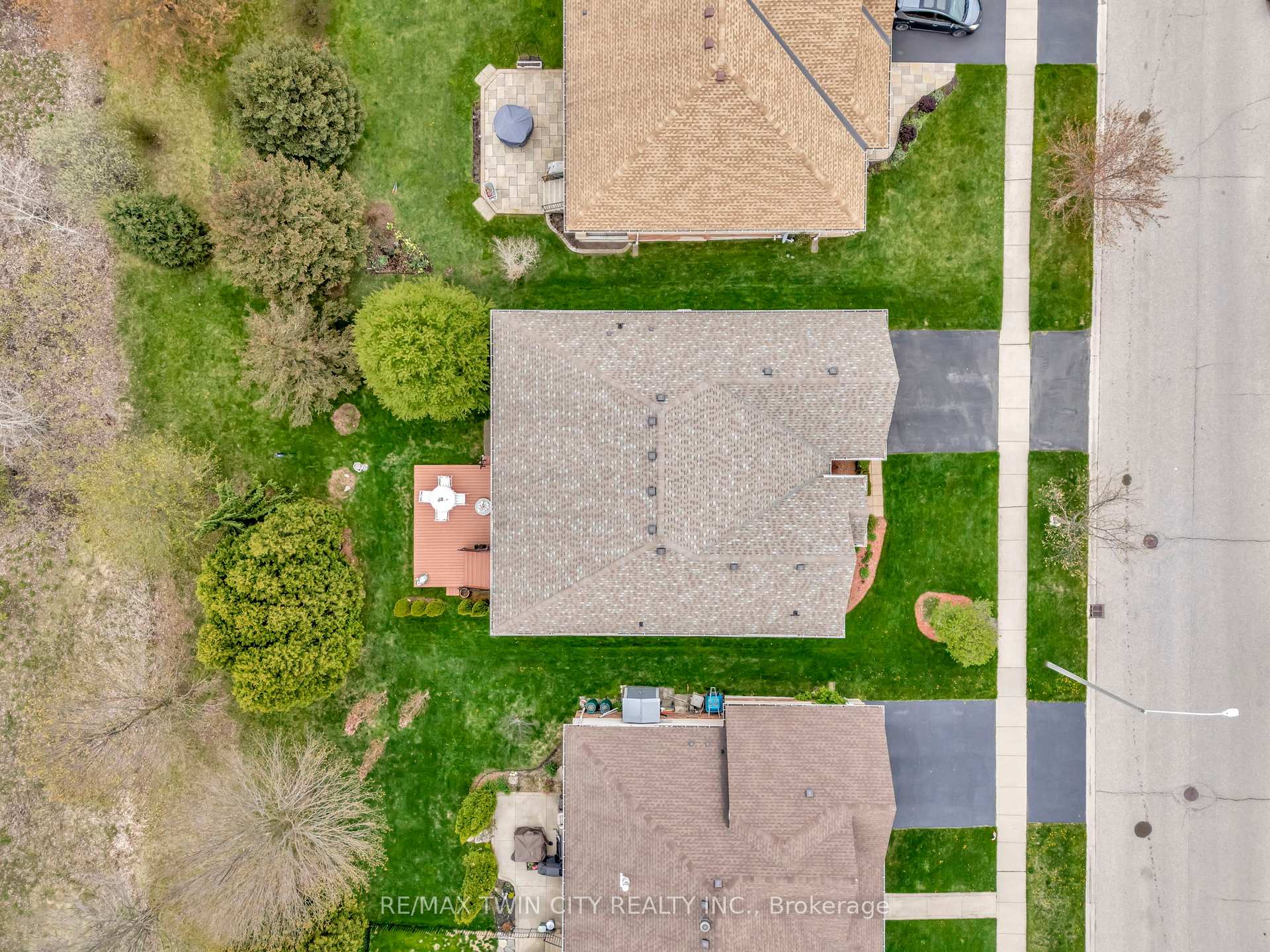Photo 44 of 32 Cobblestone Drive, Brant, Paris — HOMEH
