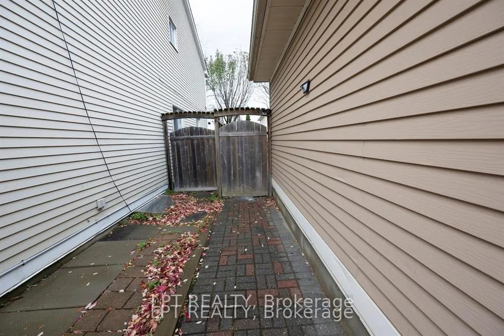 Photo 2 of B-27 Rockcress Gardens, Ottawa, Centrepointe — HOMEH