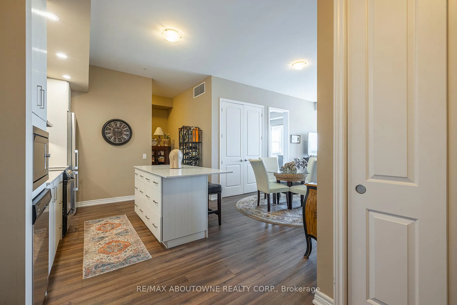 Photo 3 of Unit 614, 40 Esplanade Lane, Grimsby, Grimsby Beach — HOMEH