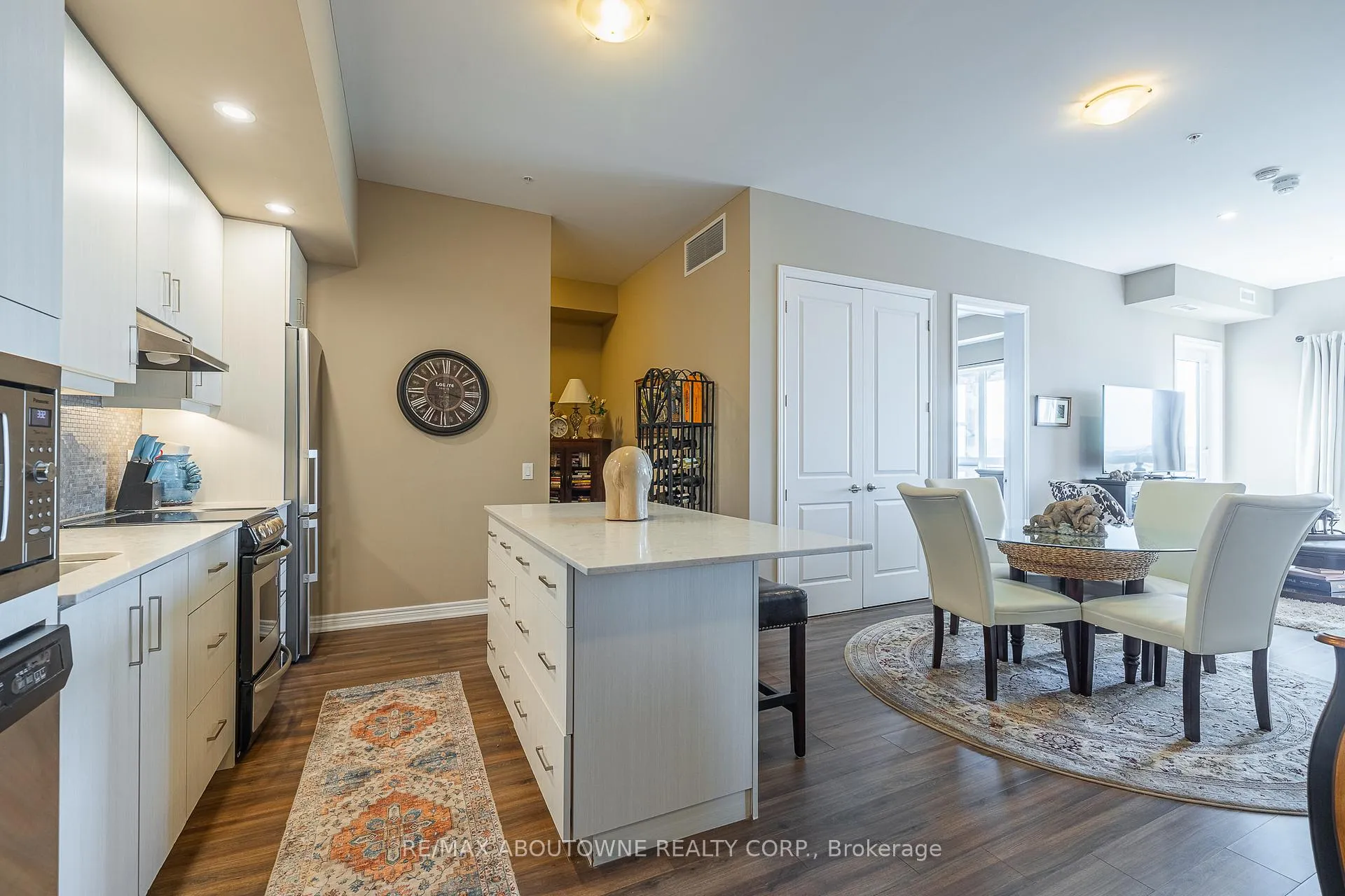 Photo 4 of Unit 614, 40 Esplanade Lane, Grimsby, Grimsby Beach — HOMEH