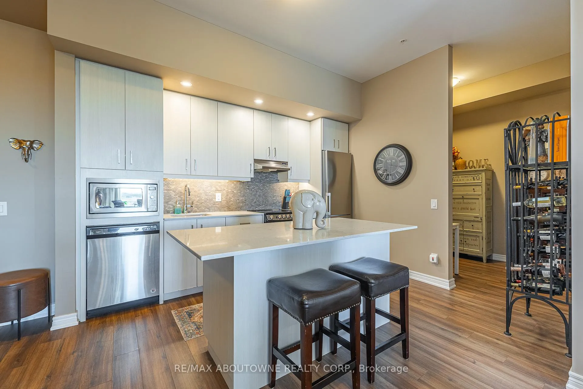 Photo 5 of Unit 614, 40 Esplanade Lane, Grimsby, Grimsby Beach — HOMEH