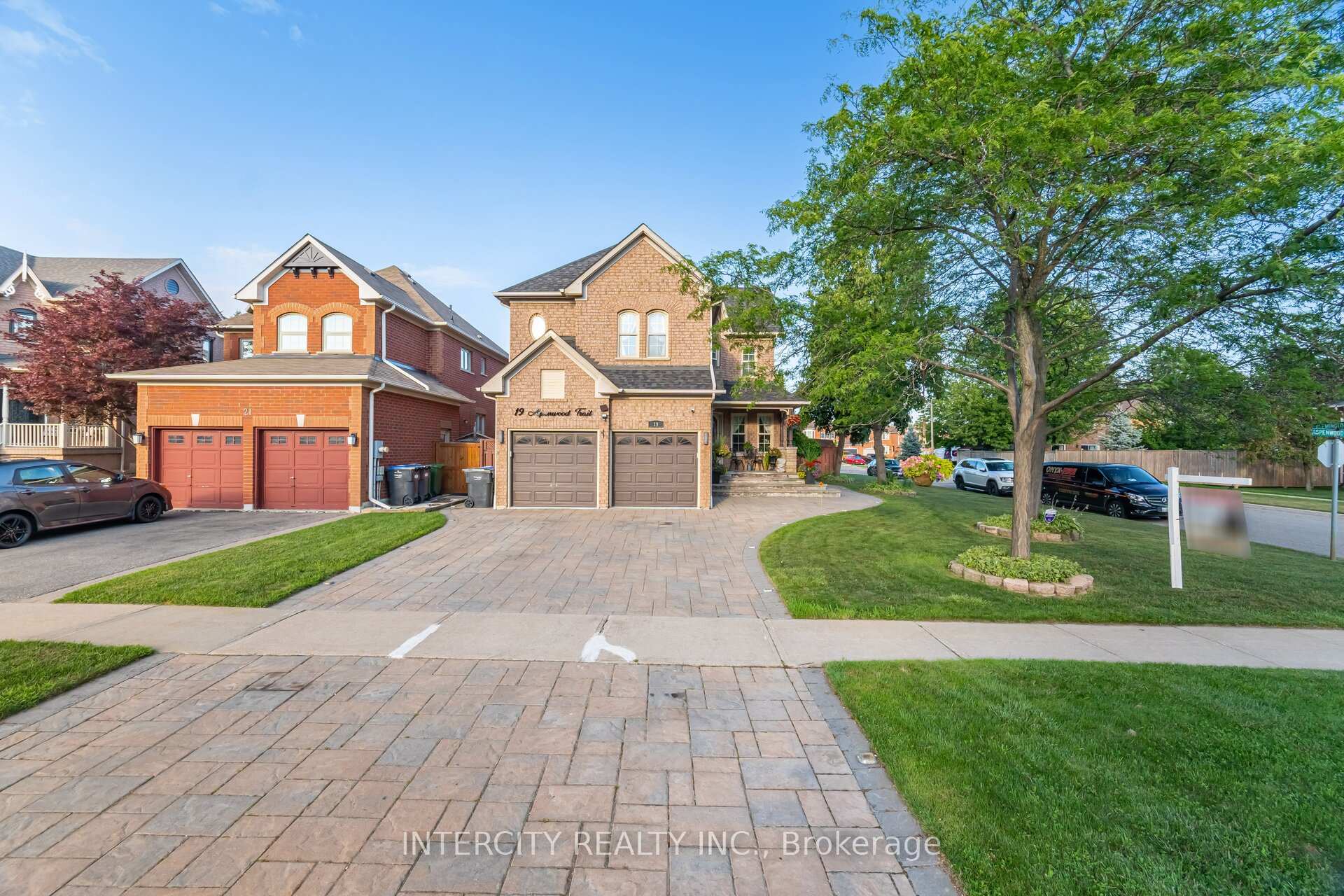 Photo 2 of 19 Aspenwood Trail, Caledon, Rural Caledon — HOMEH