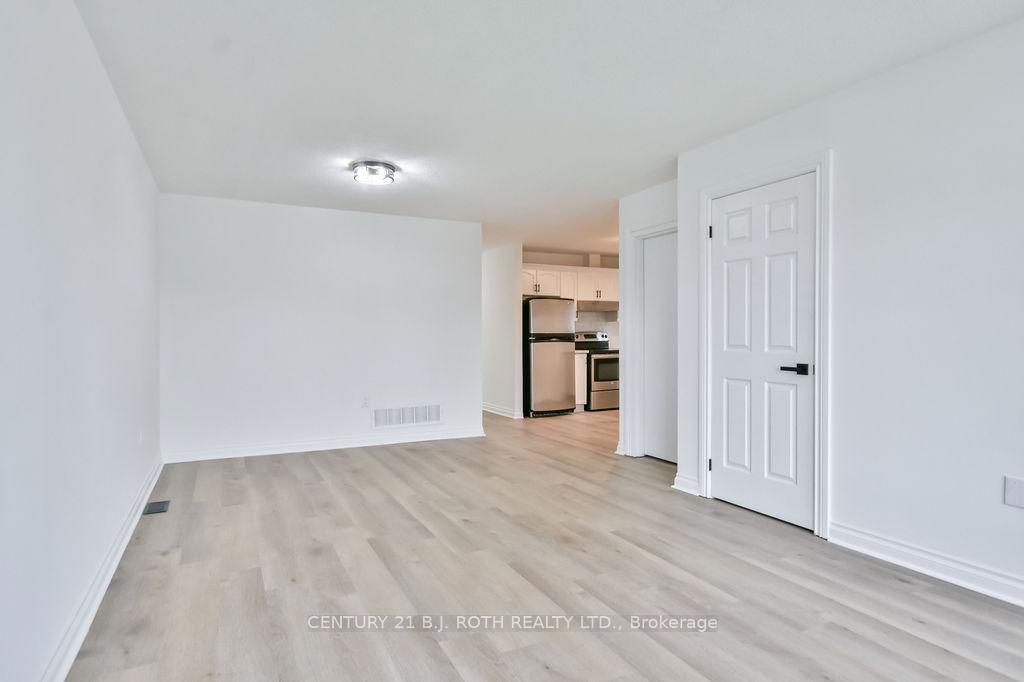 Photo 4 of 105 Monique Crescent, Barrie, East Bayfield — HOMEH