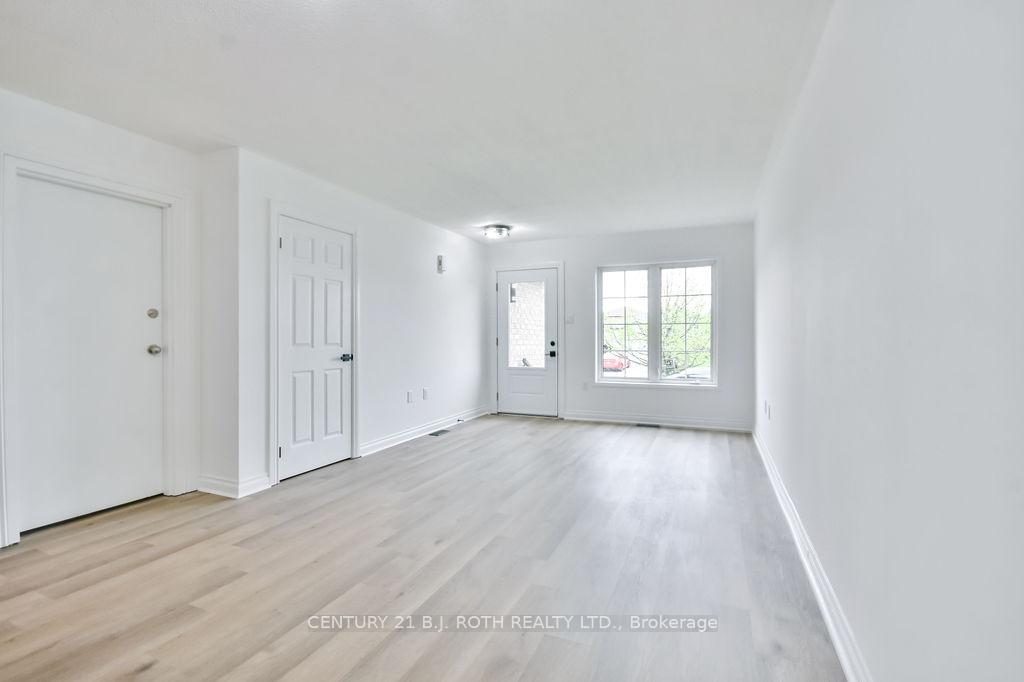 Photo 5 of 105 Monique Crescent, Barrie, East Bayfield — HOMEH