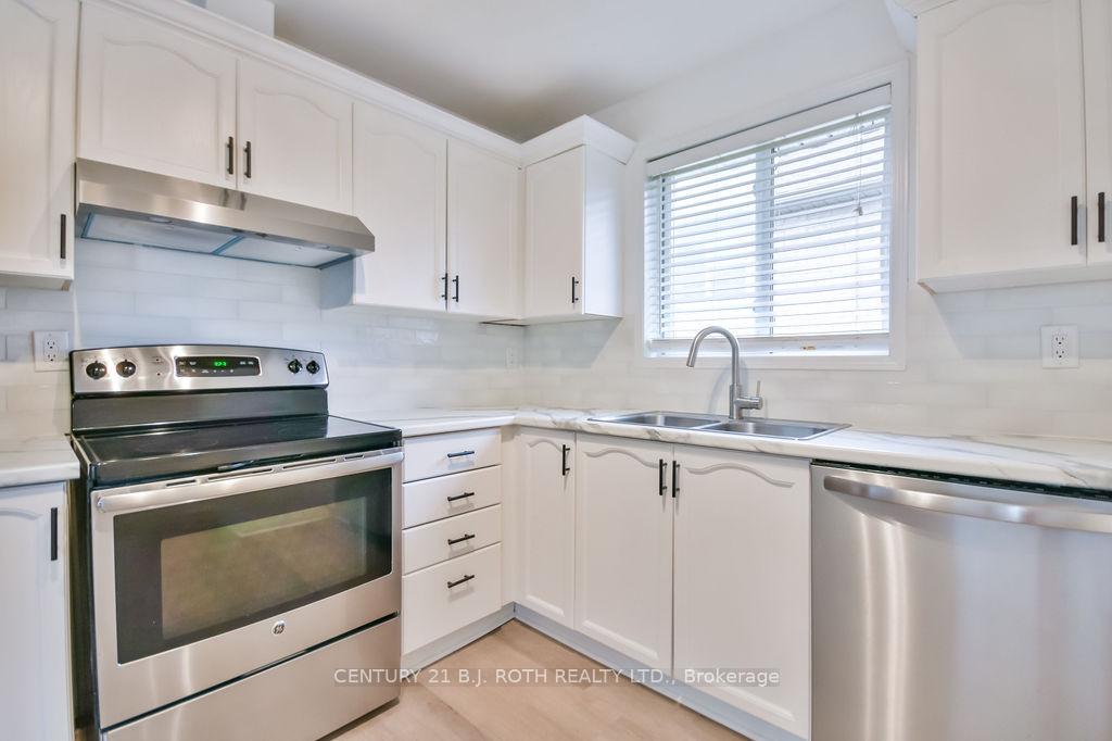 Photo 8 of 105 Monique Crescent, Barrie, East Bayfield — HOMEH
