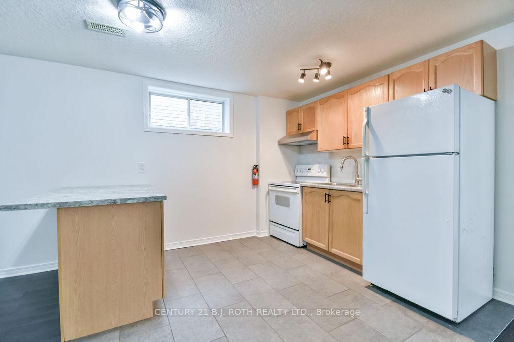 Photo 18 of 105 Monique Crescent, Barrie, East Bayfield — HOMEH