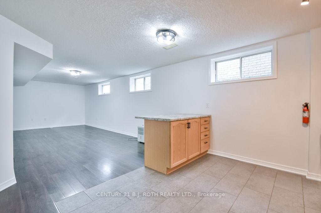 Photo 19 of 105 Monique Crescent, Barrie, East Bayfield — HOMEH