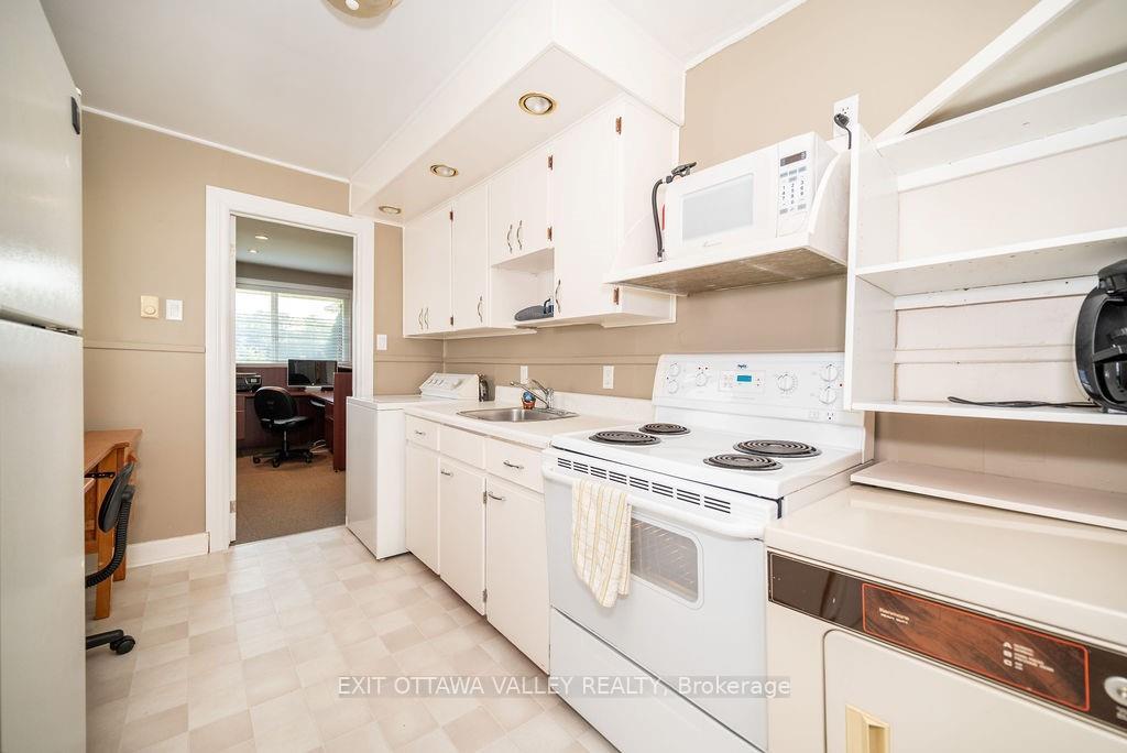 Photo 14 of 6 Glendale Avenue, Deep River — HOMEH