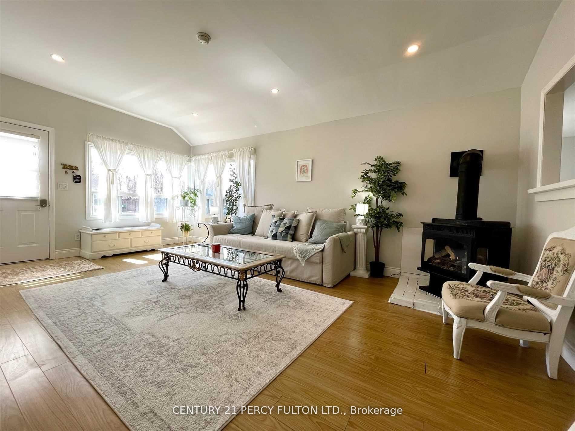 Photo 5 of 190 Beach Road, Georgina, Keswick North — HOMEH
