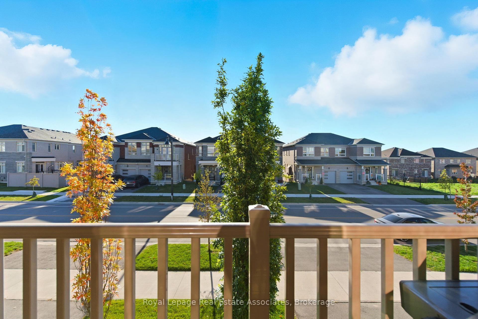 Photo 2 of Unit 7, 299 Skinner Road, Hamilton, Waterdown — HOMEH