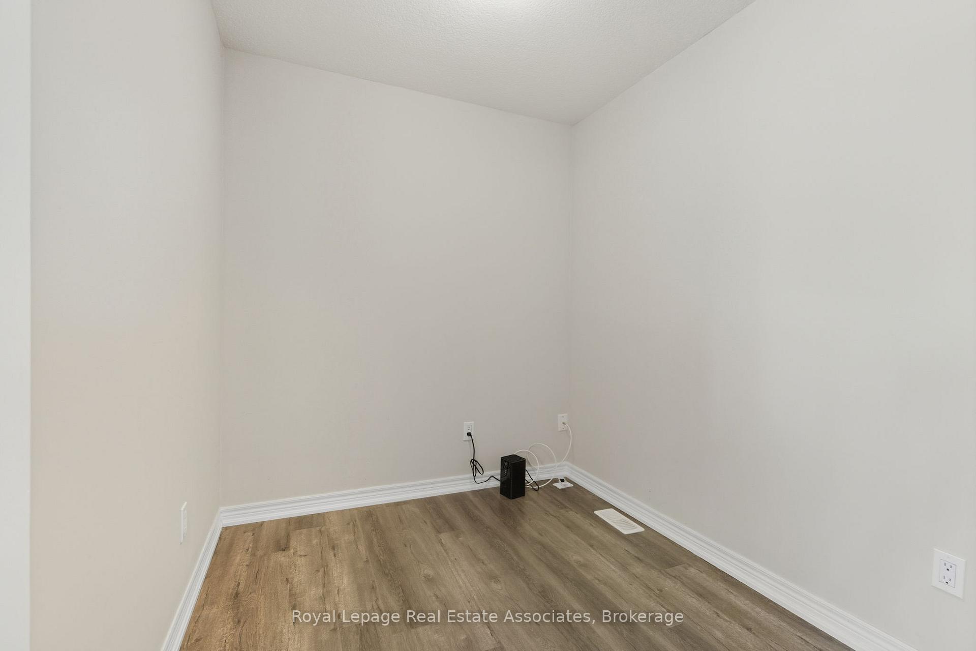 Photo 4 of Unit 7, 299 Skinner Road, Hamilton, Waterdown — HOMEH