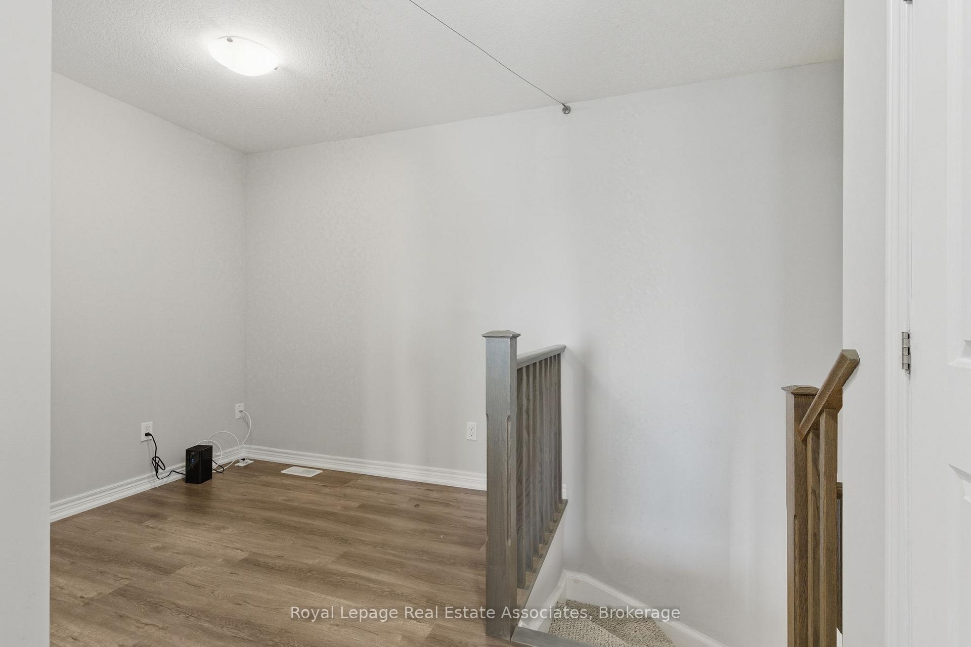 Photo 5 of Unit 7, 299 Skinner Road, Hamilton, Waterdown — HOMEH