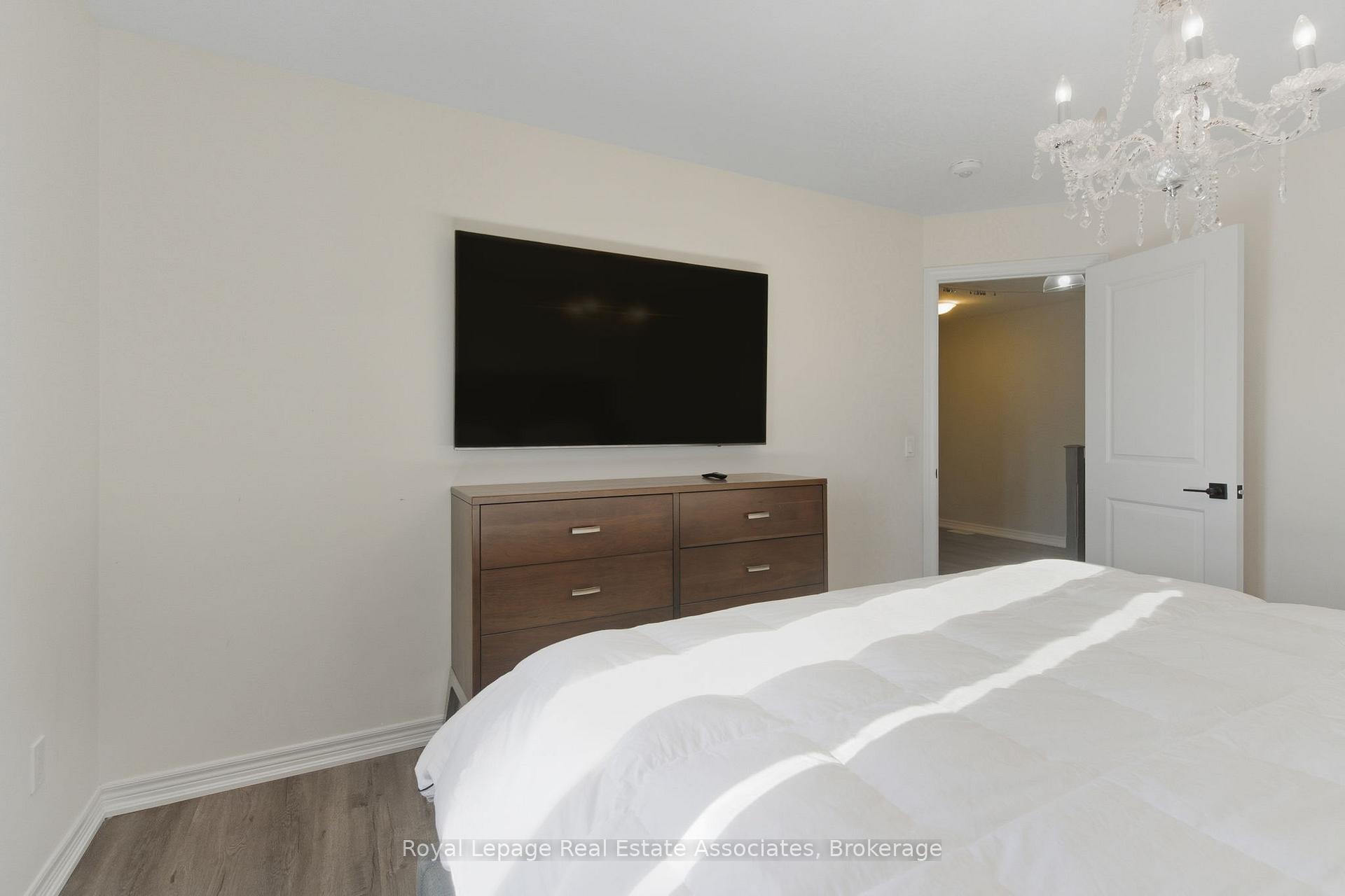 Photo 8 of Unit 7, 299 Skinner Road, Hamilton, Waterdown — HOMEH