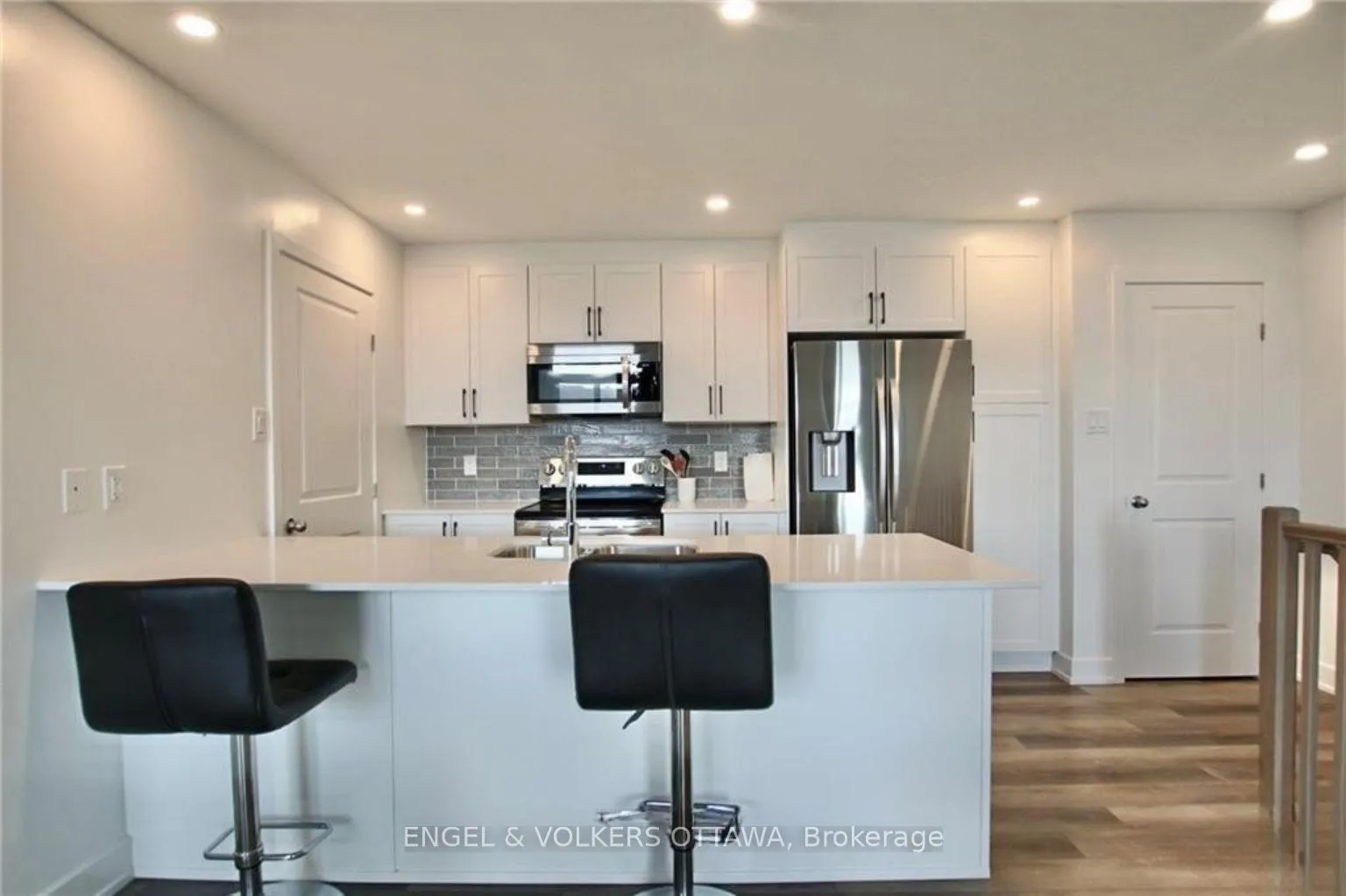 Photo 4 of Unit H, 380 Rolling Meadow Crescent, Ottawa, Mer Bleue/Bradley Estates/Anderson Park — HOMEH