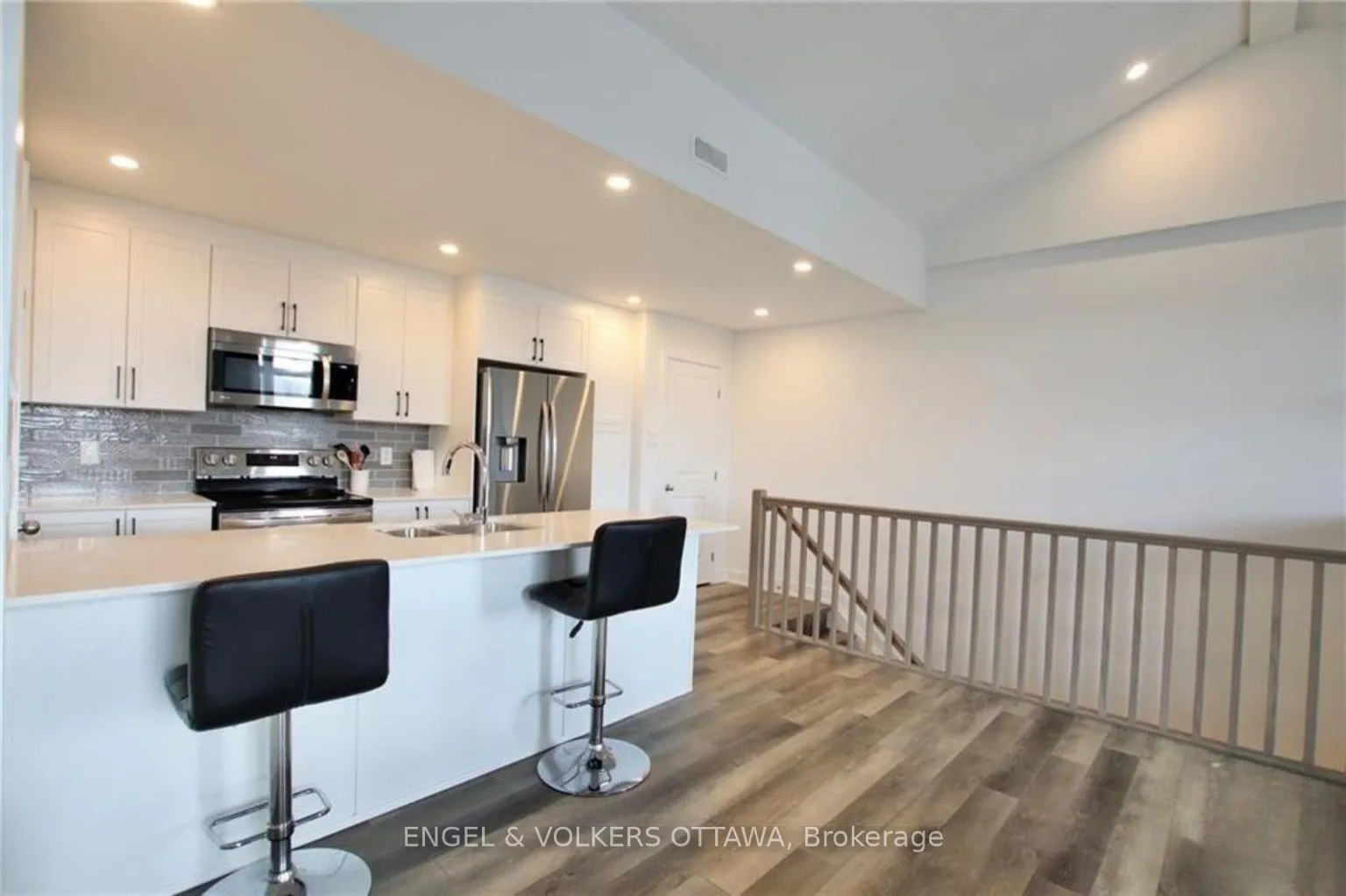 Photo 5 of Unit H, 380 Rolling Meadow Crescent, Ottawa, Mer Bleue/Bradley Estates/Anderson Park — HOMEH