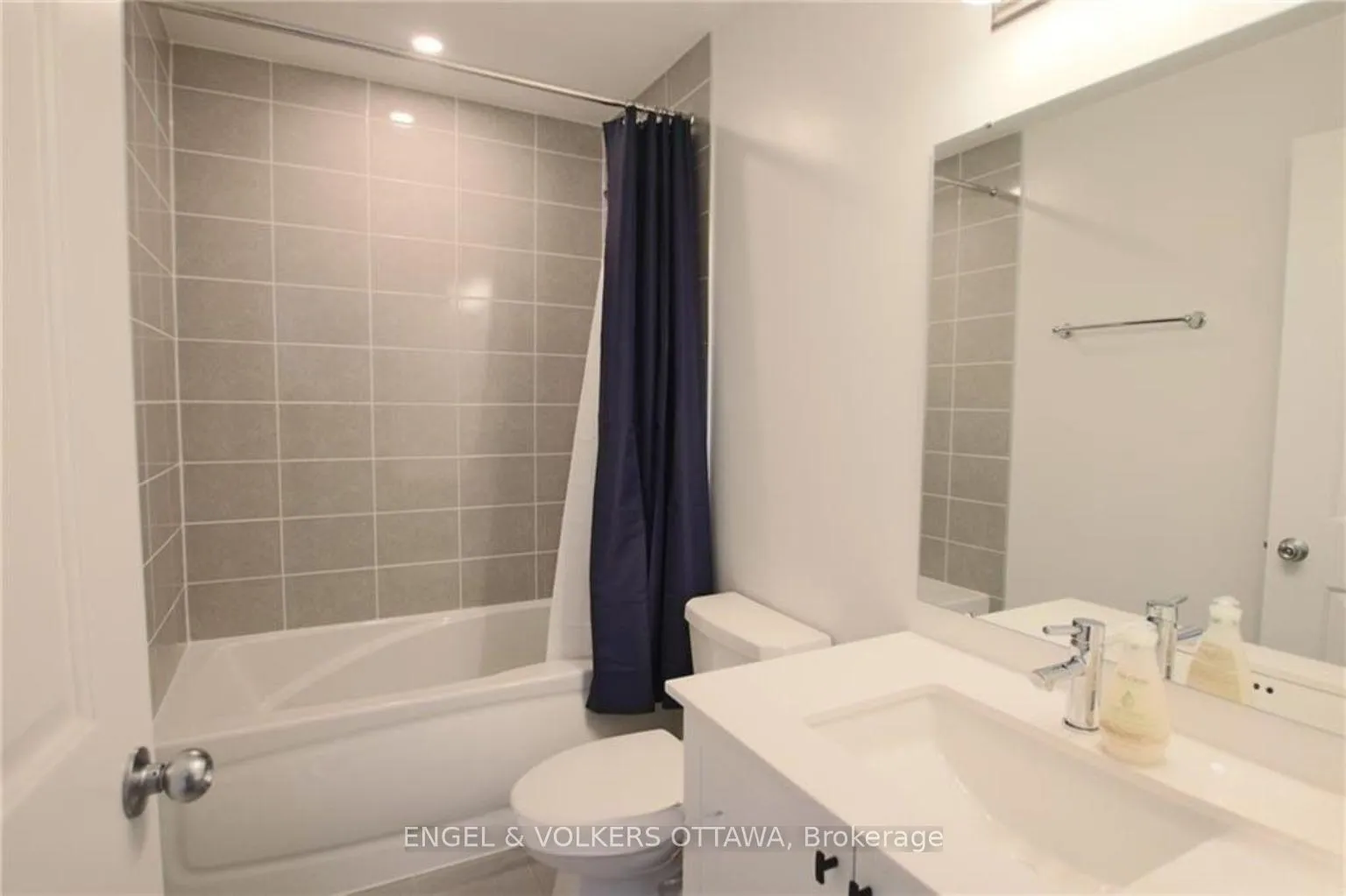 Photo 9 of Unit H, 380 Rolling Meadow Crescent, Ottawa, Mer Bleue/Bradley Estates/Anderson Park — HOMEH