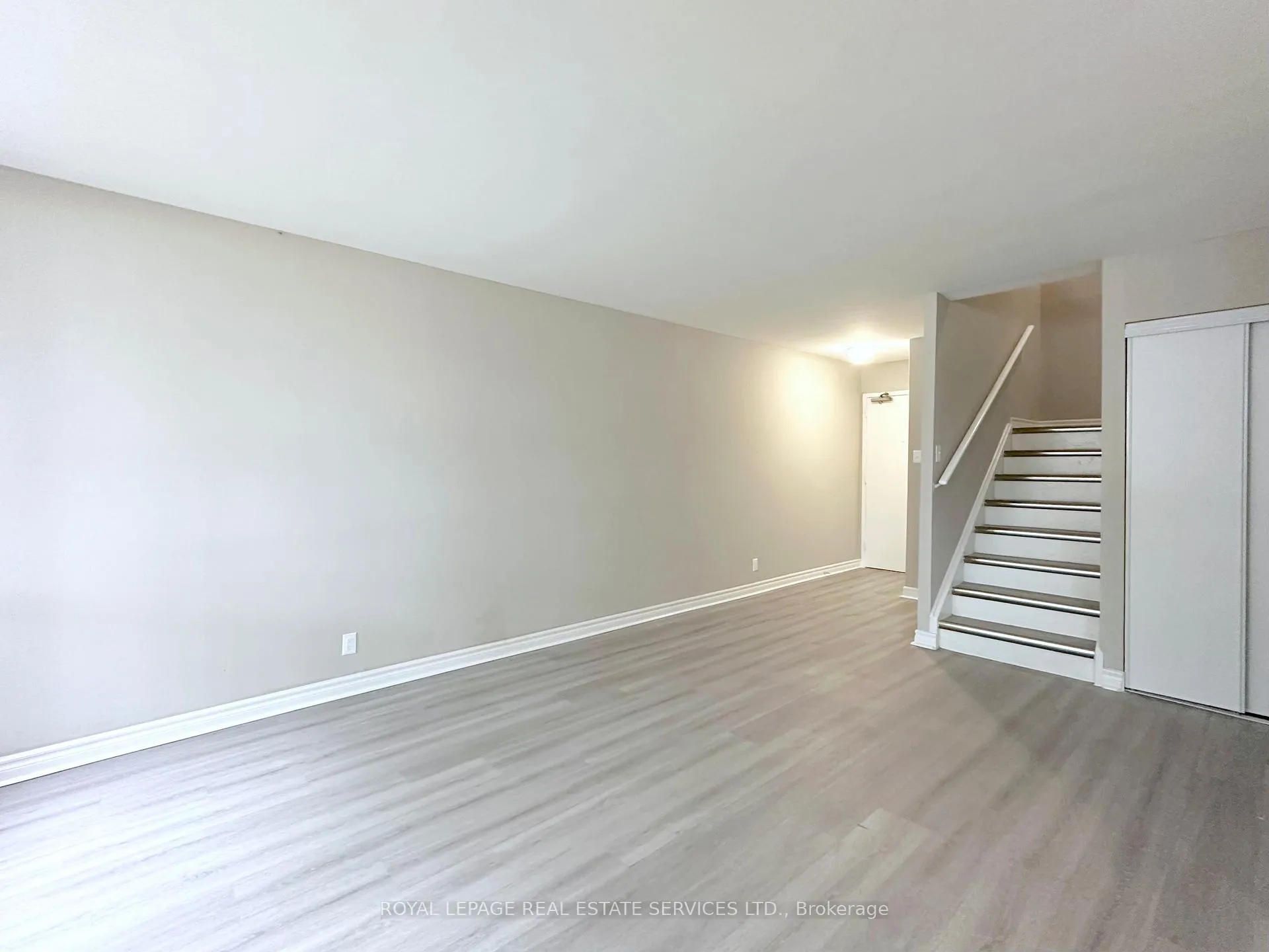 Front of Unit 110, 280 Wentworth Street W