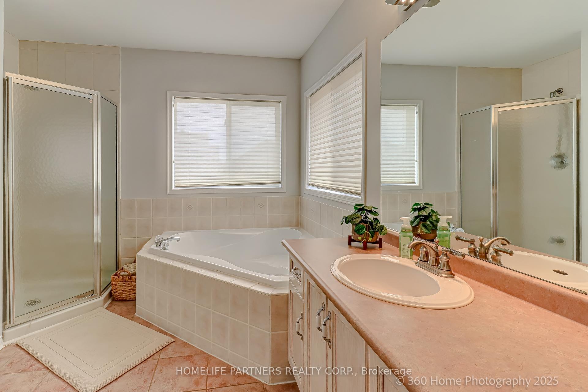 Photo 8 of 31 Knoll Haven Circle, Caledon, Bolton North — HOMEH