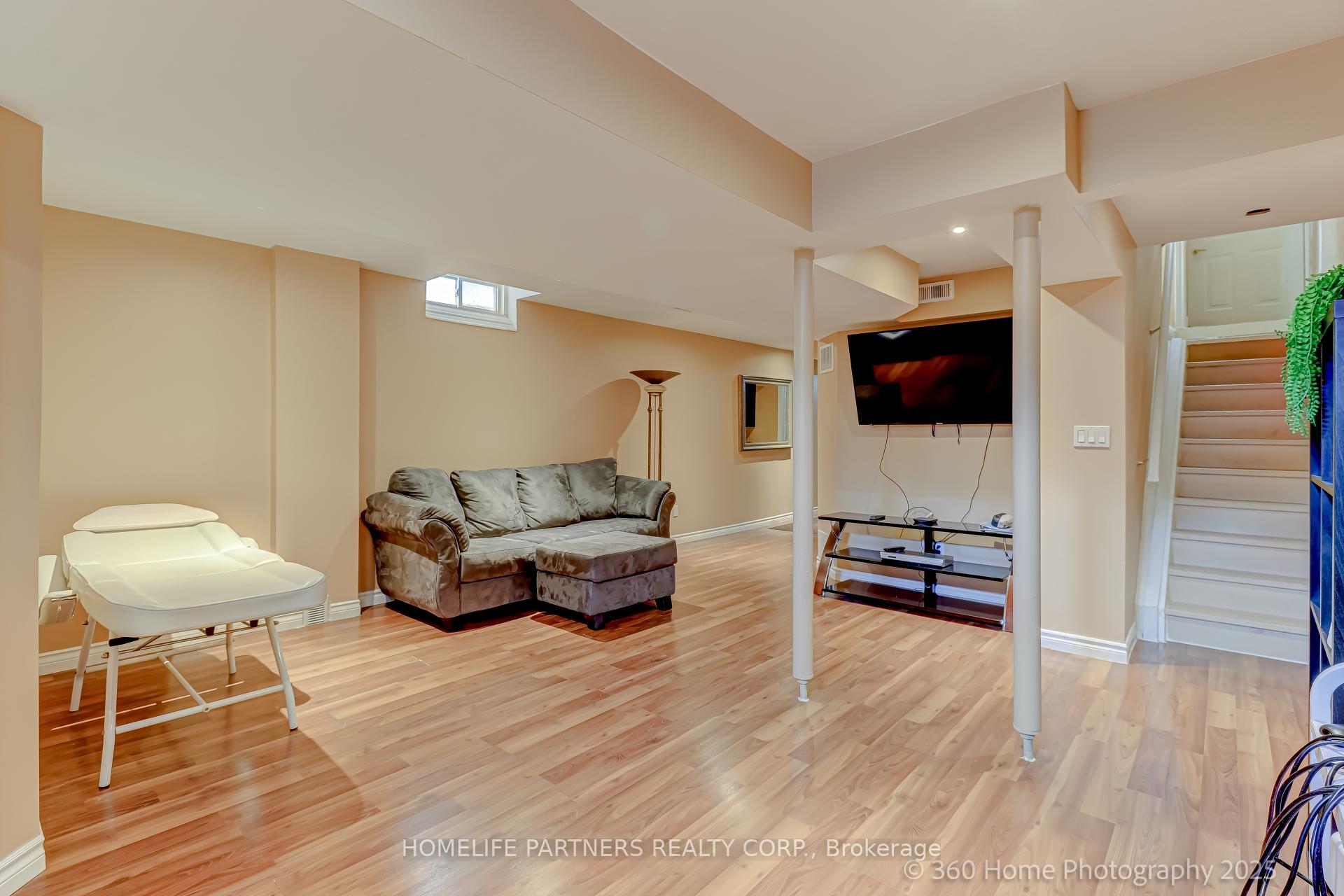 Photo 10 of 31 Knoll Haven Circle, Caledon, Bolton North — HOMEH