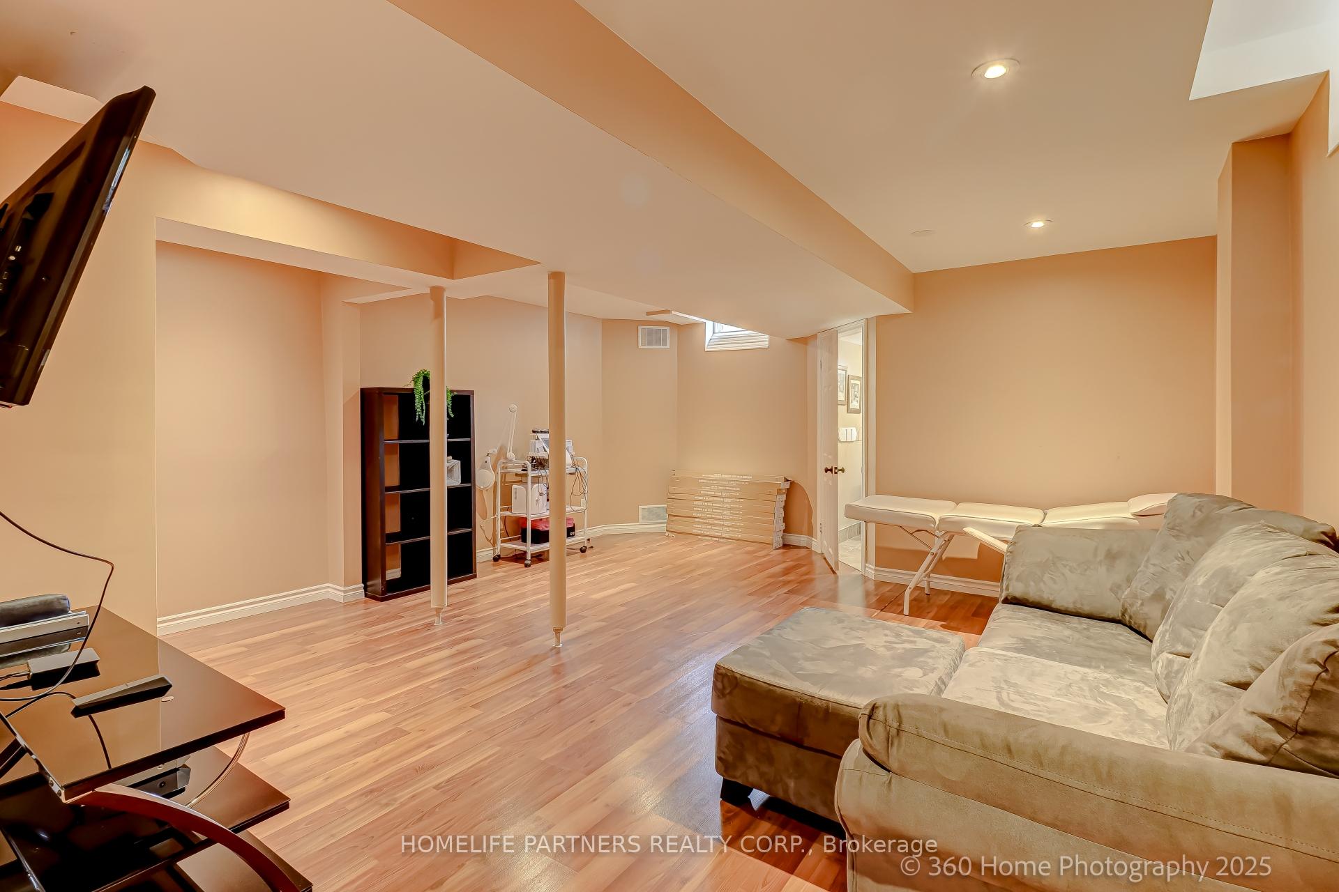 Photo 12 of 31 Knoll Haven Circle, Caledon, Bolton North — HOMEH